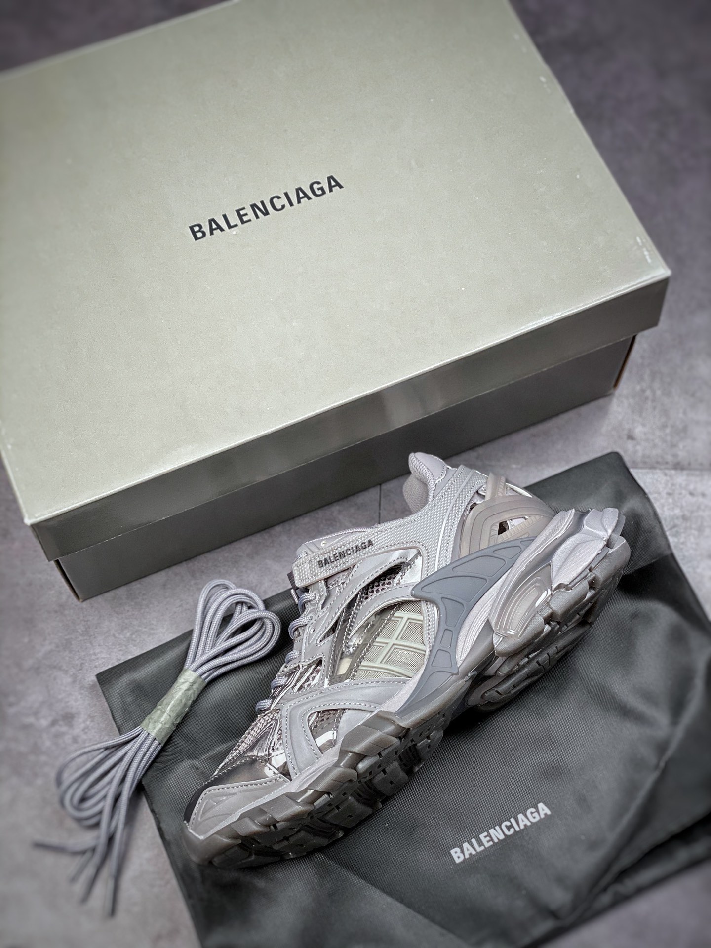 600 BALENCIAGA Runner Sneaker”Gold Brown/White/Black”慢跑慢跑鞋 568615 W3CT1 1800