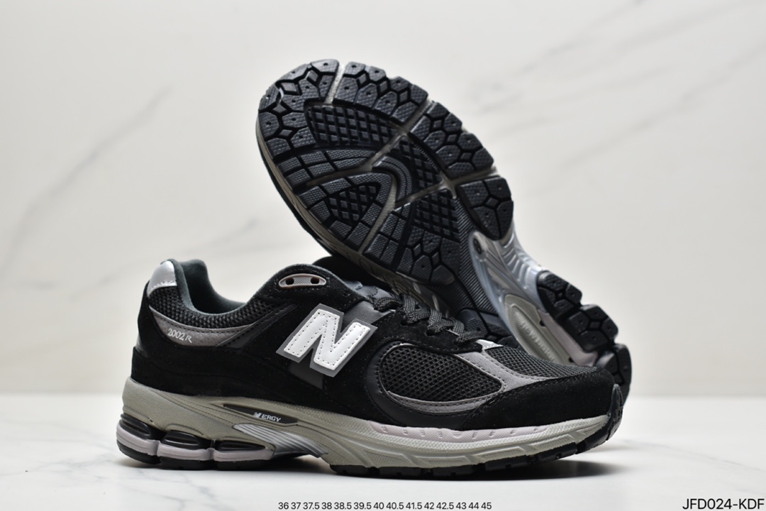 170 New Balance 复古休闲跑步鞋 ML2002RQ 该鞋款延续了经典科技