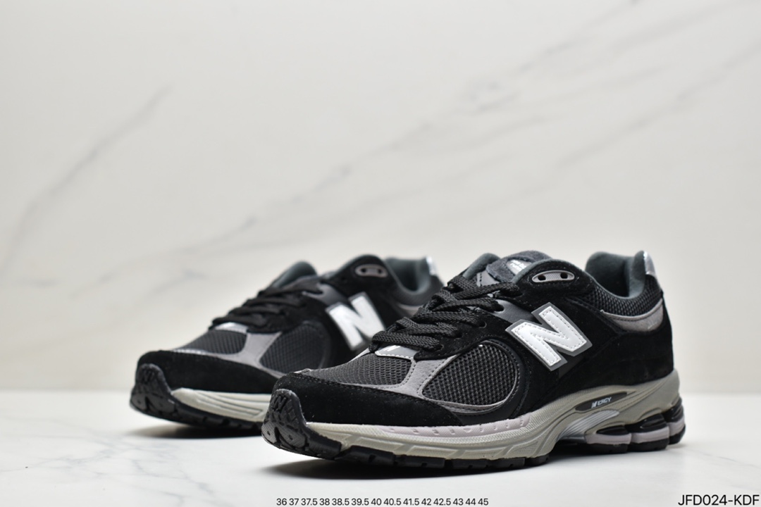 170 New Balance 复古休闲跑步鞋 ML2002RQ 该鞋款延续了经典科技