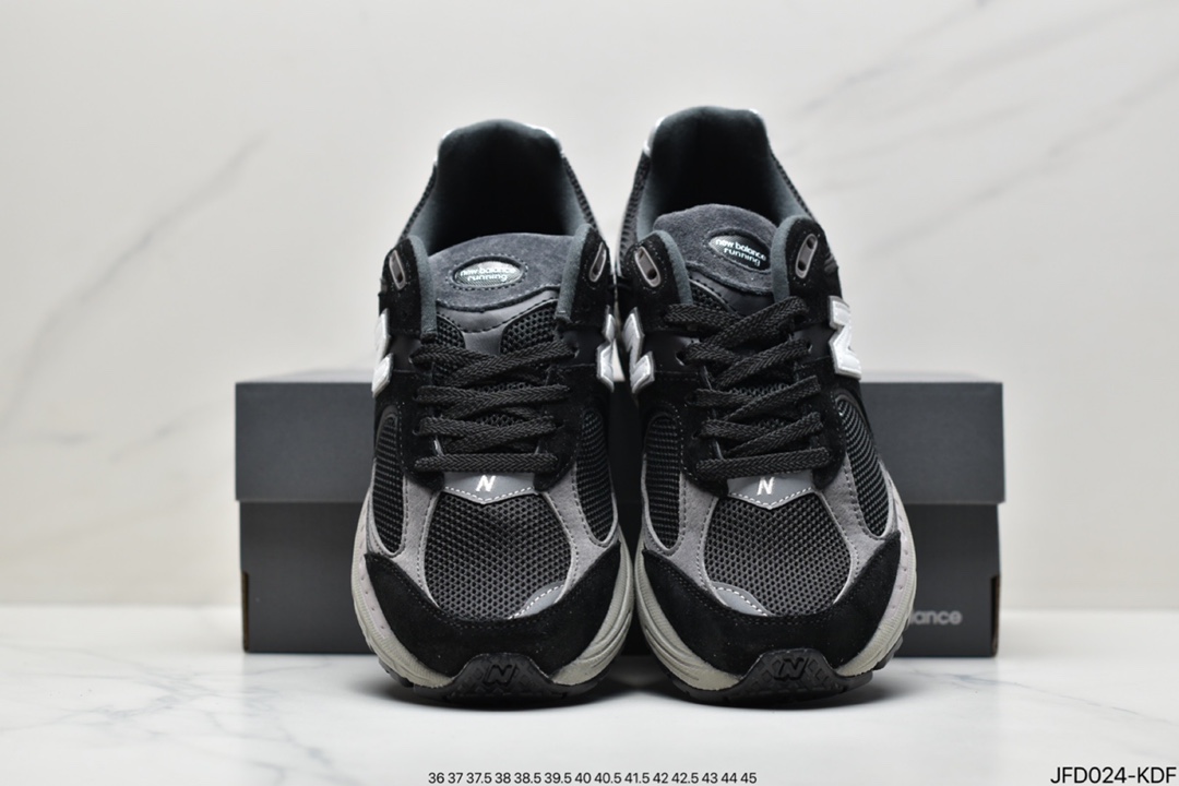 170 New Balance 复古休闲跑步鞋 ML2002RQ 该鞋款延续了经典科技