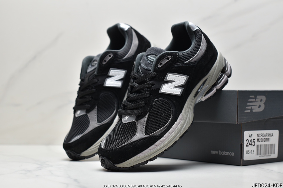 170 New Balance 复古休闲跑步鞋 ML2002RQ 该鞋款延续了经典科技