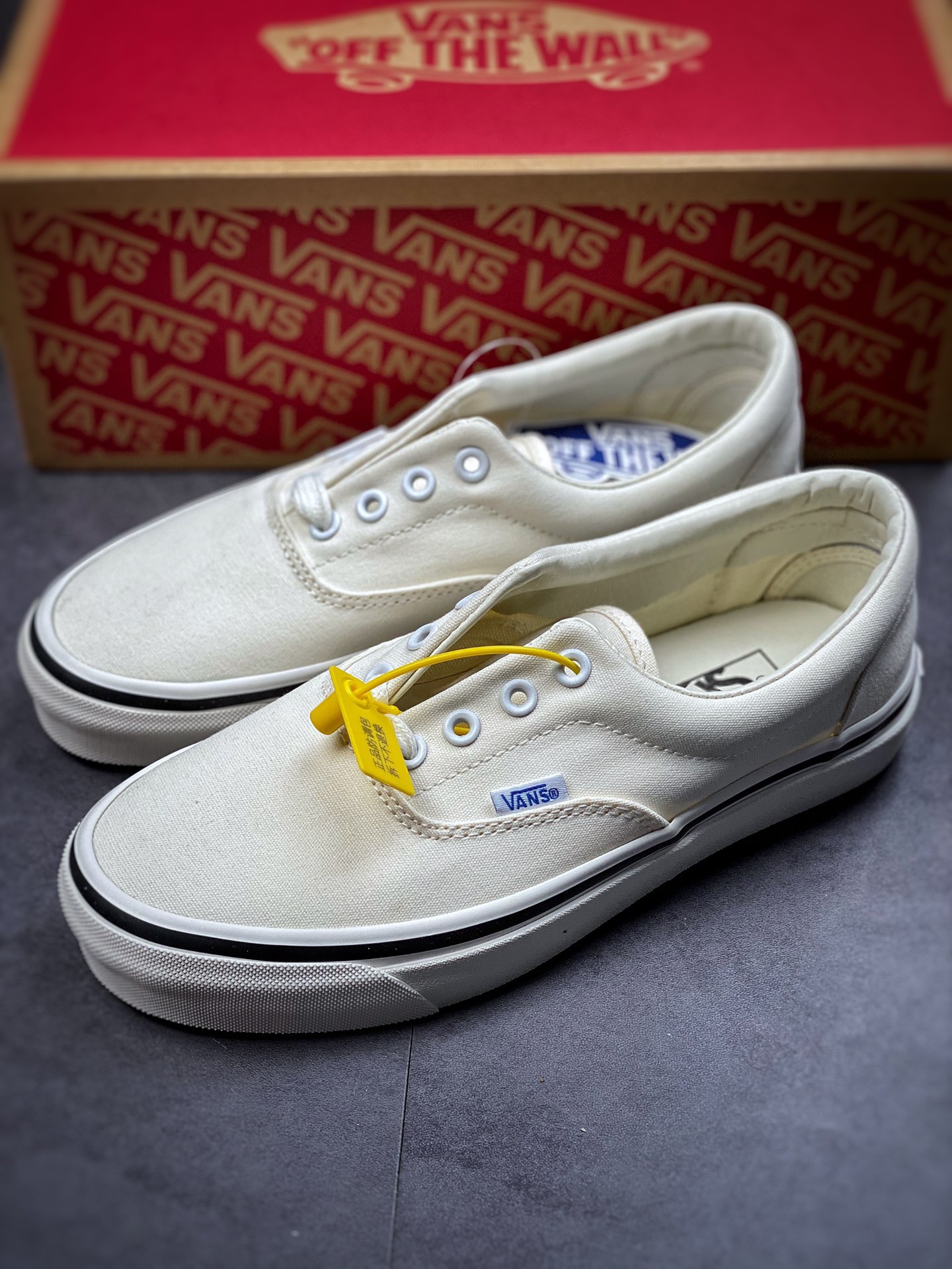 140  Vans Era 安纳海姆 万斯奶白低帮休闲板鞋 VN0A2RR1QWP