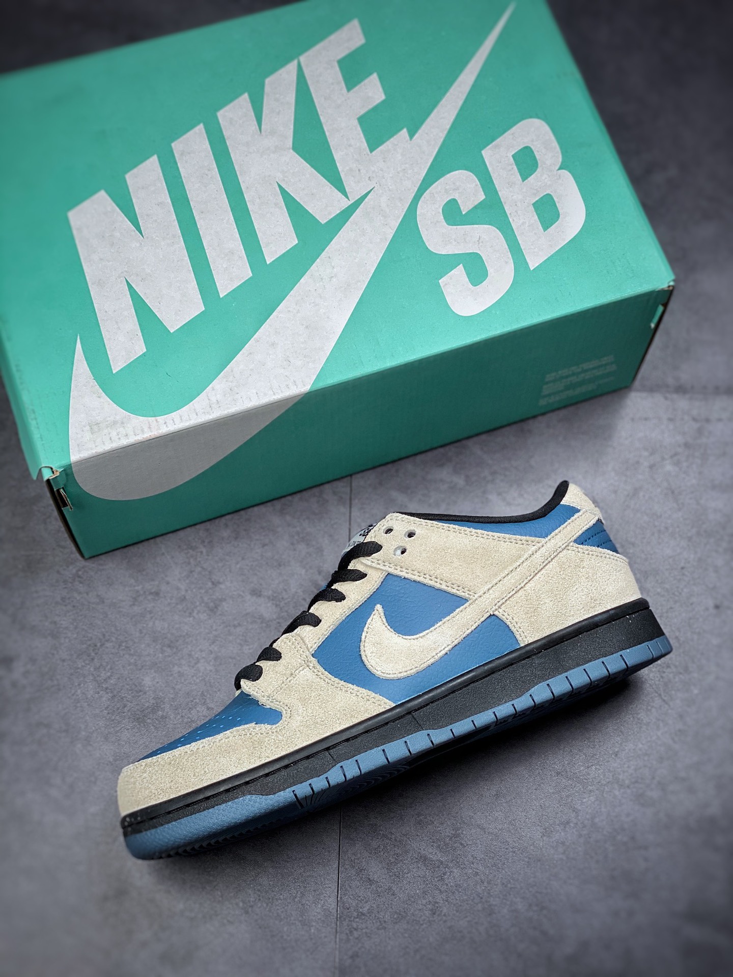 260  Nike SB Dunk Low Pro 灰蓝 经典配色滑板板鞋 BQ6817-200