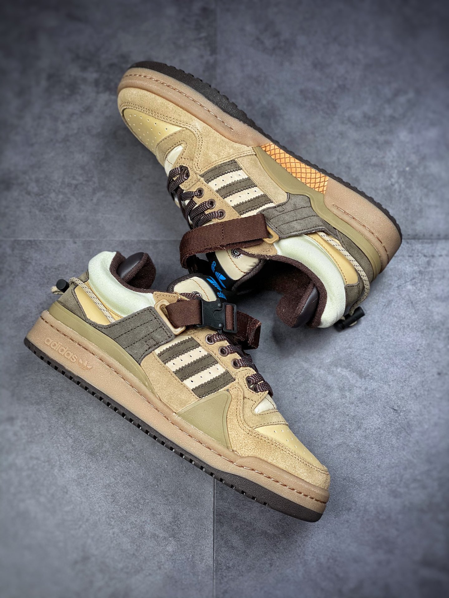 220  Bad Bunny x Adidas Forum Buckle Low”Pink Easter Egg”罗马系列机能GW0264