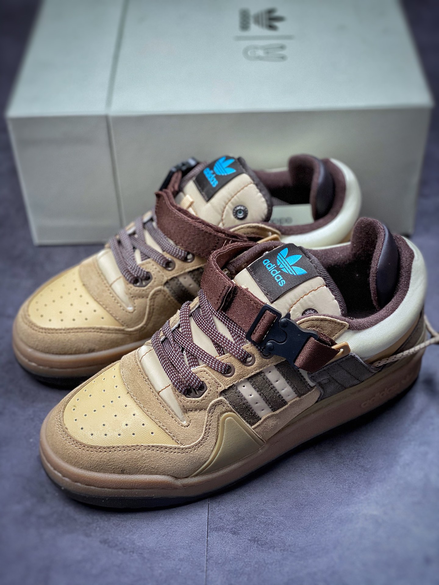 220  Bad Bunny x Adidas Forum Buckle Low”Pink Easter Egg”罗马系列机能GW0264