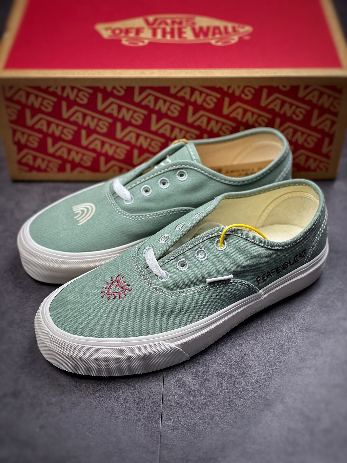 140  Vans Authentic 灰绿色趣味电绣低帮休闲硫化帆布鞋VN0A5KRDST