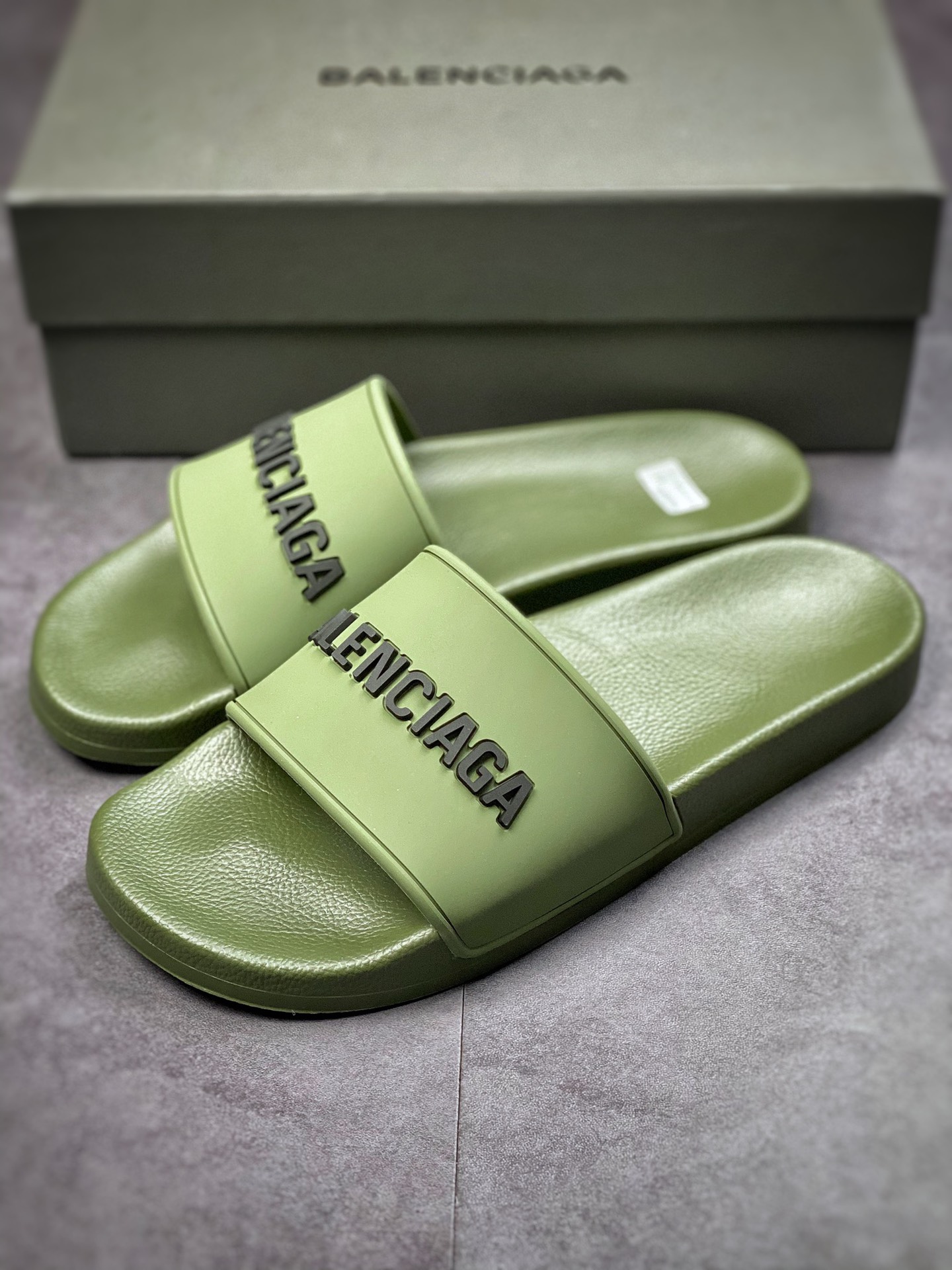 100  春夏穿搭潮品，高奢品牌 Balenciaga巴黎世家 Logo Pool Slides夏季时尚潮流爆款时装周街拍潮流涉水凉拖鞋