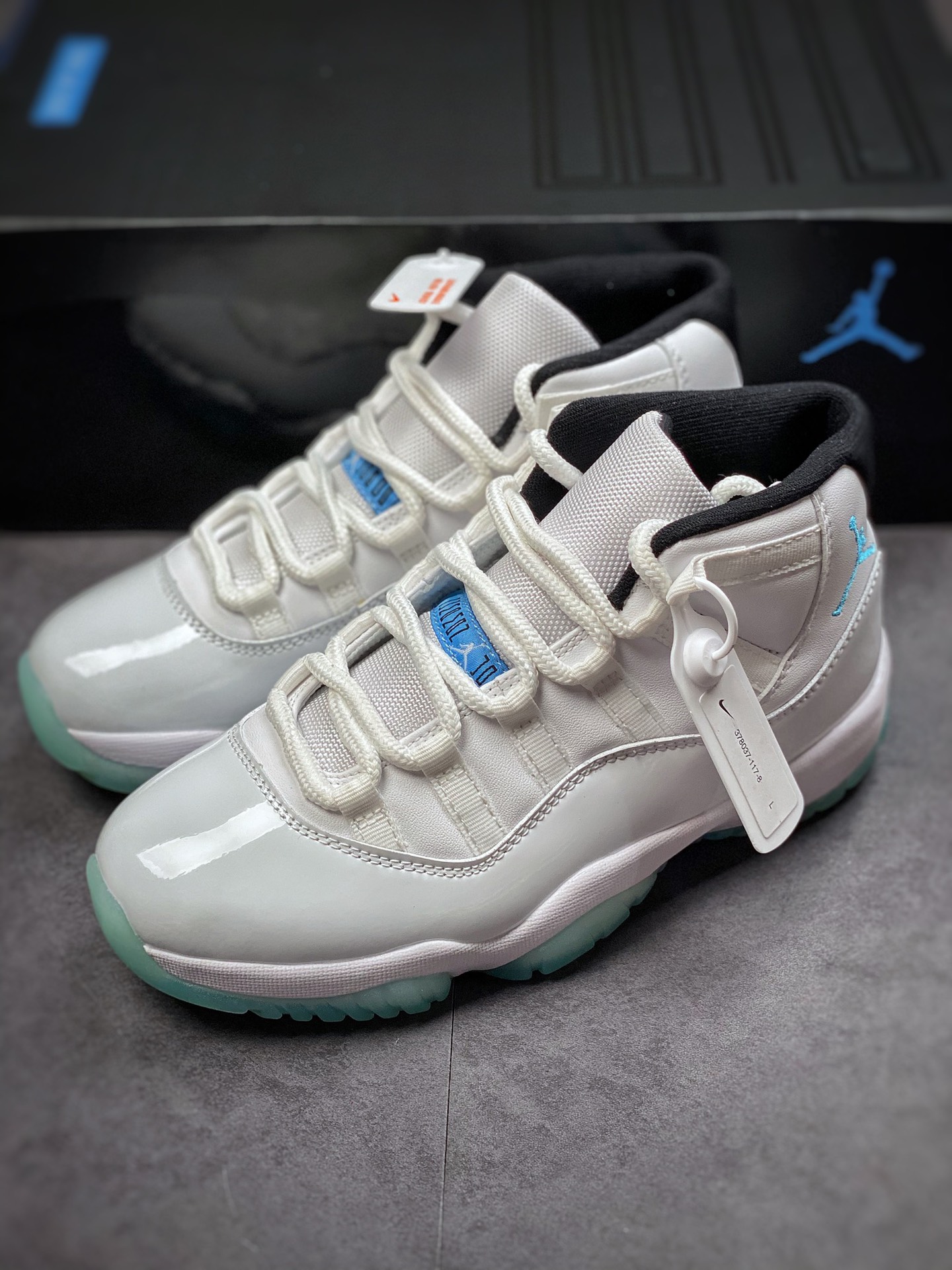 300  Air Jordan 11 Retro ”Legend Blue” 高帮 传奇蓝 378037-117