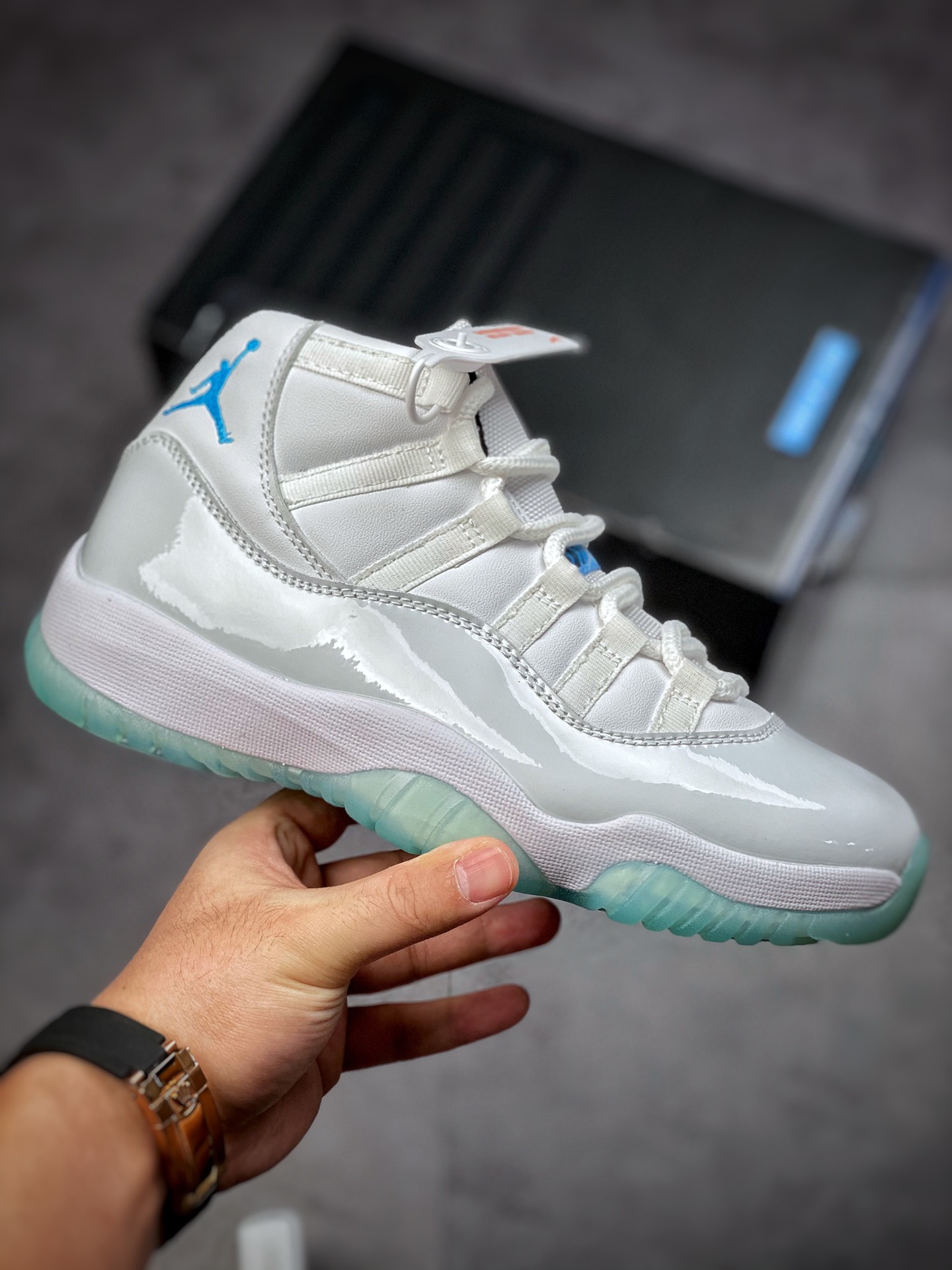 300  Air Jordan 11 Retro ”Legend Blue” 高帮 传奇蓝 378037-117