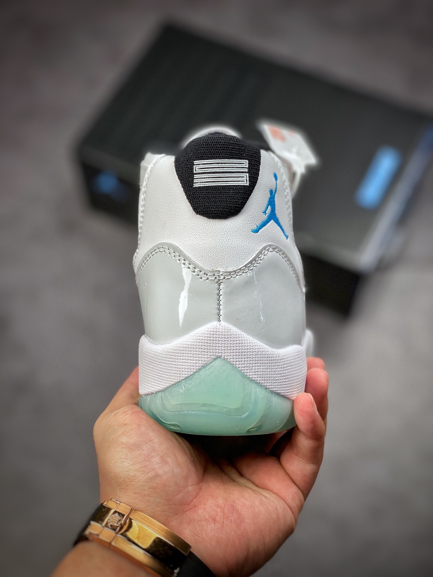 300  Air Jordan 11 Retro ”Legend Blue” 高帮 传奇蓝 378037-117