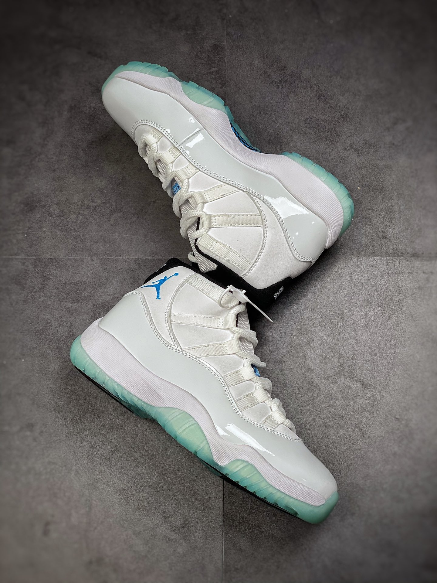 300  Air Jordan 11 Retro ”Legend Blue” 高帮 传奇蓝 378037-117