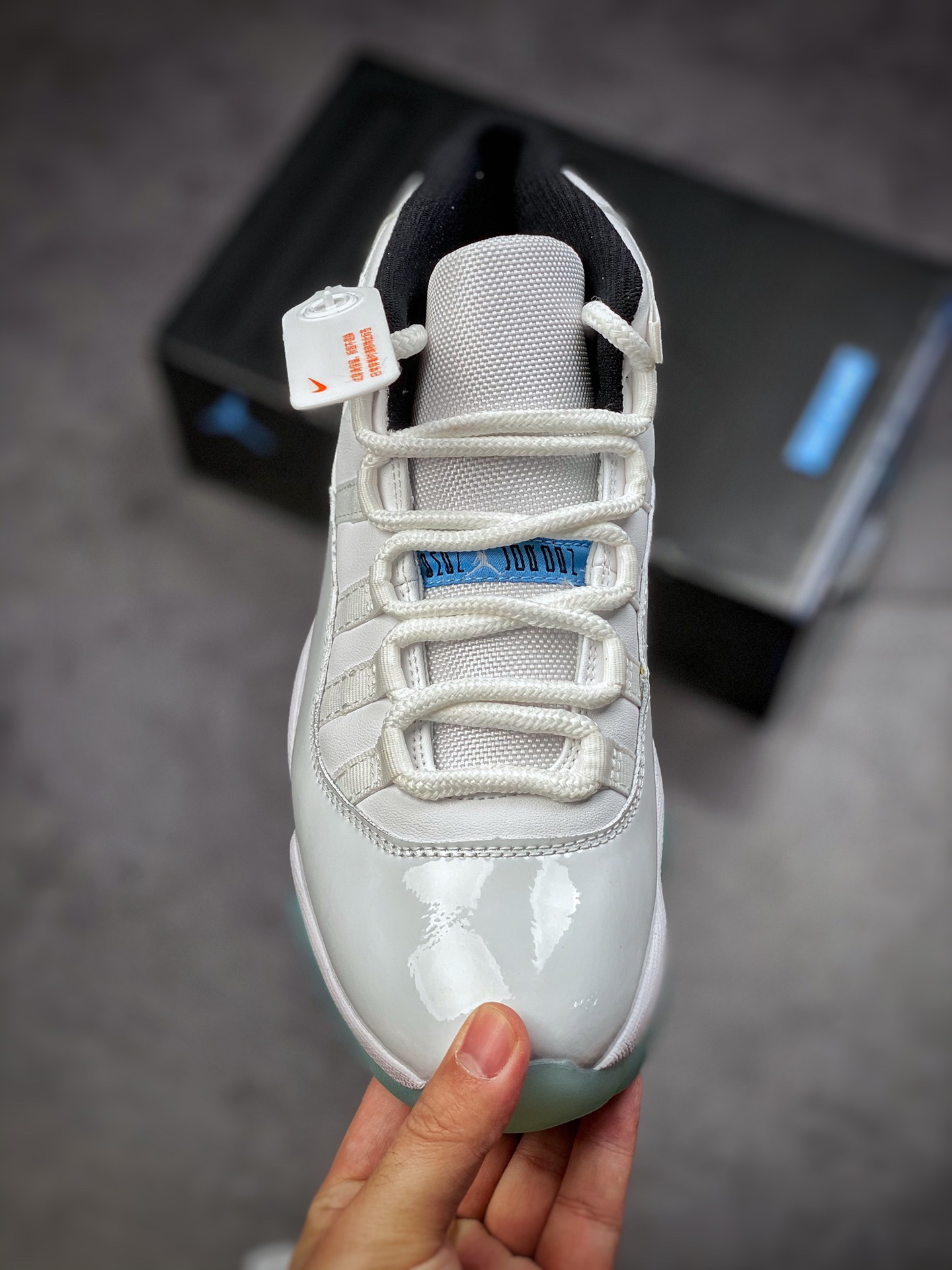 300  Air Jordan 11 Retro ”Legend Blue” 高帮 传奇蓝 378037-117