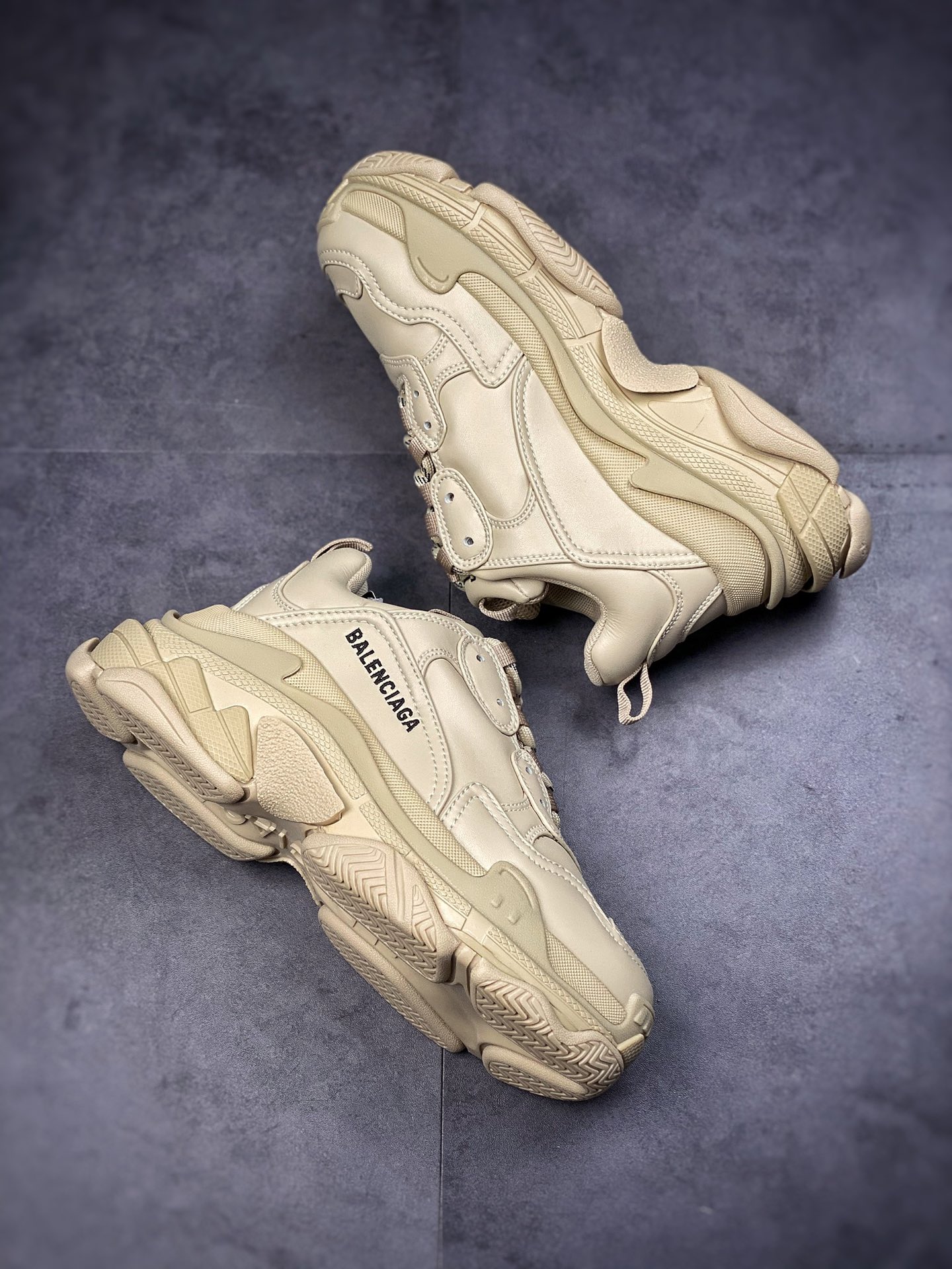 380  BALENCIAGA  Triple S 巴黎世家一代 卡其 做旧厚底老爹鞋 536737 W2FW1 4561