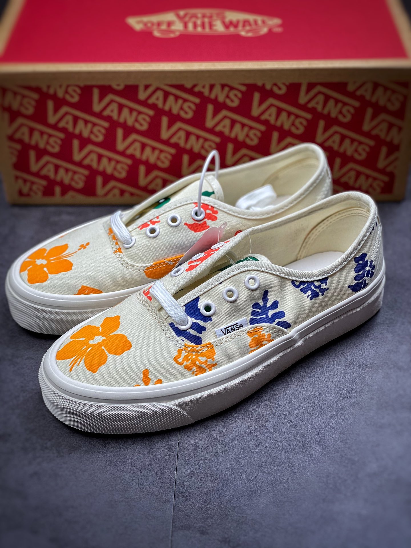 140  Vans Authentic 范斯2022年新款时尚彩色花卉印花情侣低帮休闲板鞋 VN0A4BV92BL