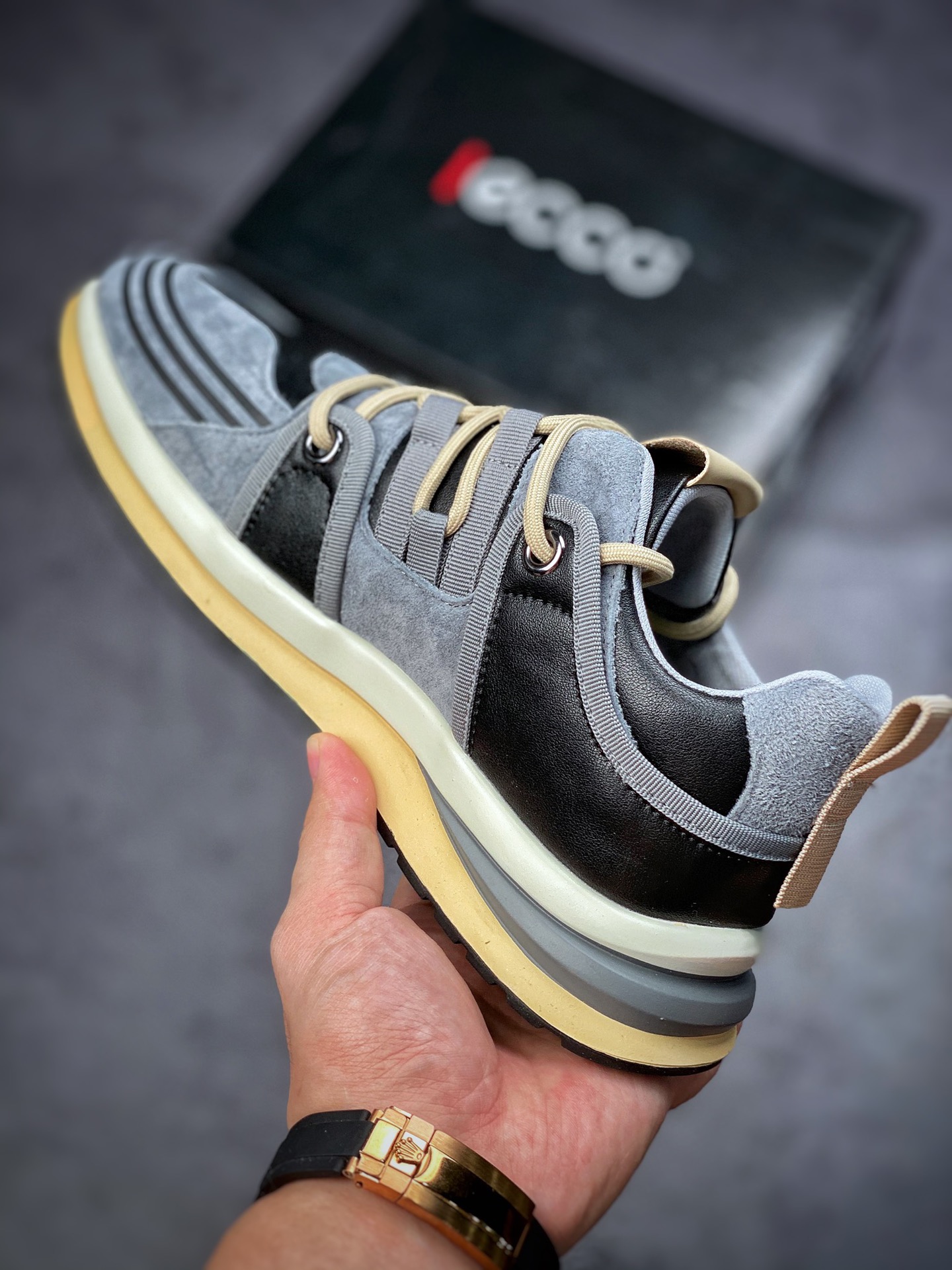 ECCO Aibu Huang Jingyu's same casual small leather shoes use the first layer of calfskin with a clear texture to give you a comfortable foot feel that you can't stop