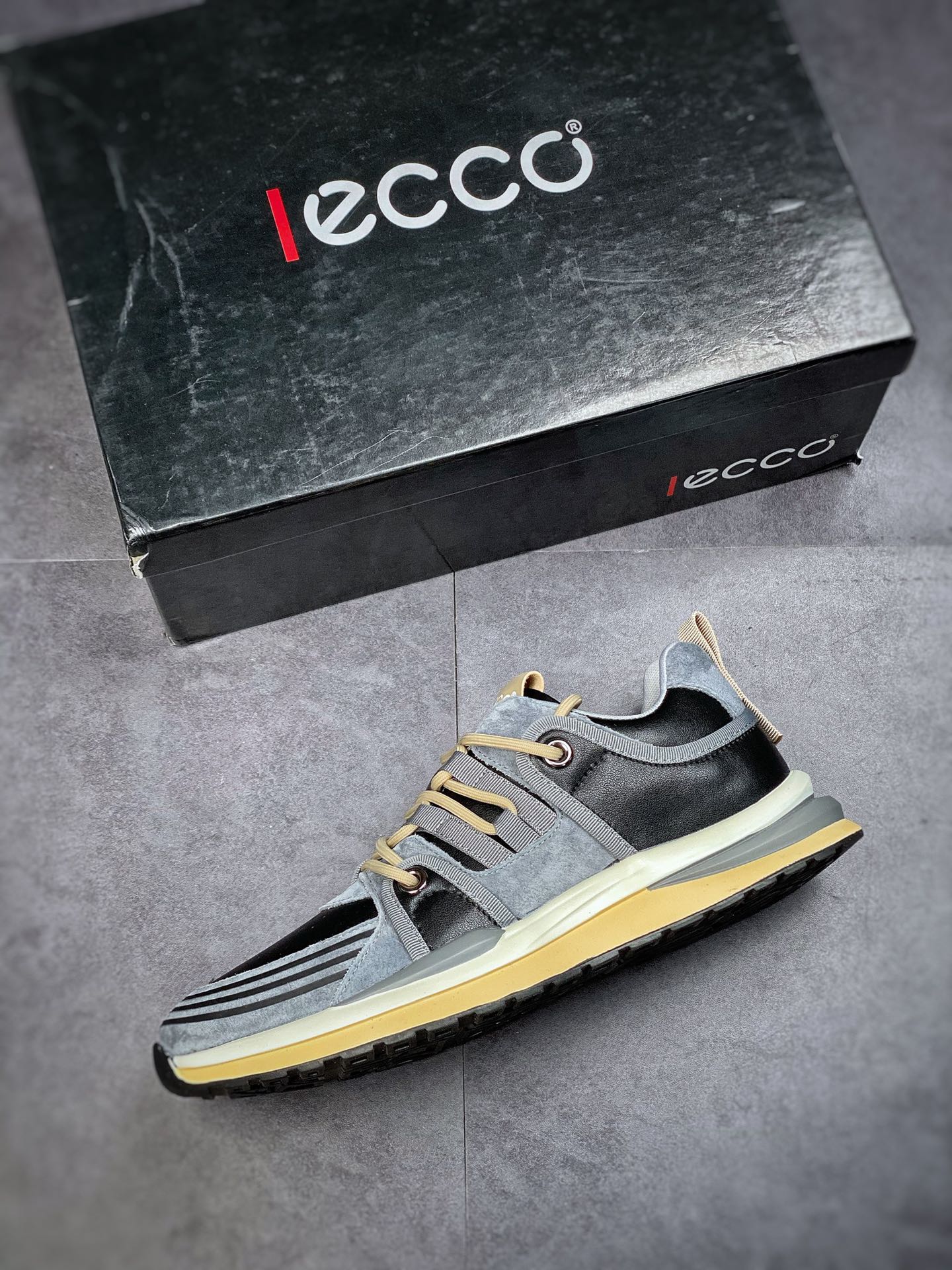 ECCO Aibu Huang Jingyu's same casual small leather shoes use the first layer of calfskin with a clear texture to give you a comfortable foot feel that you can't stop