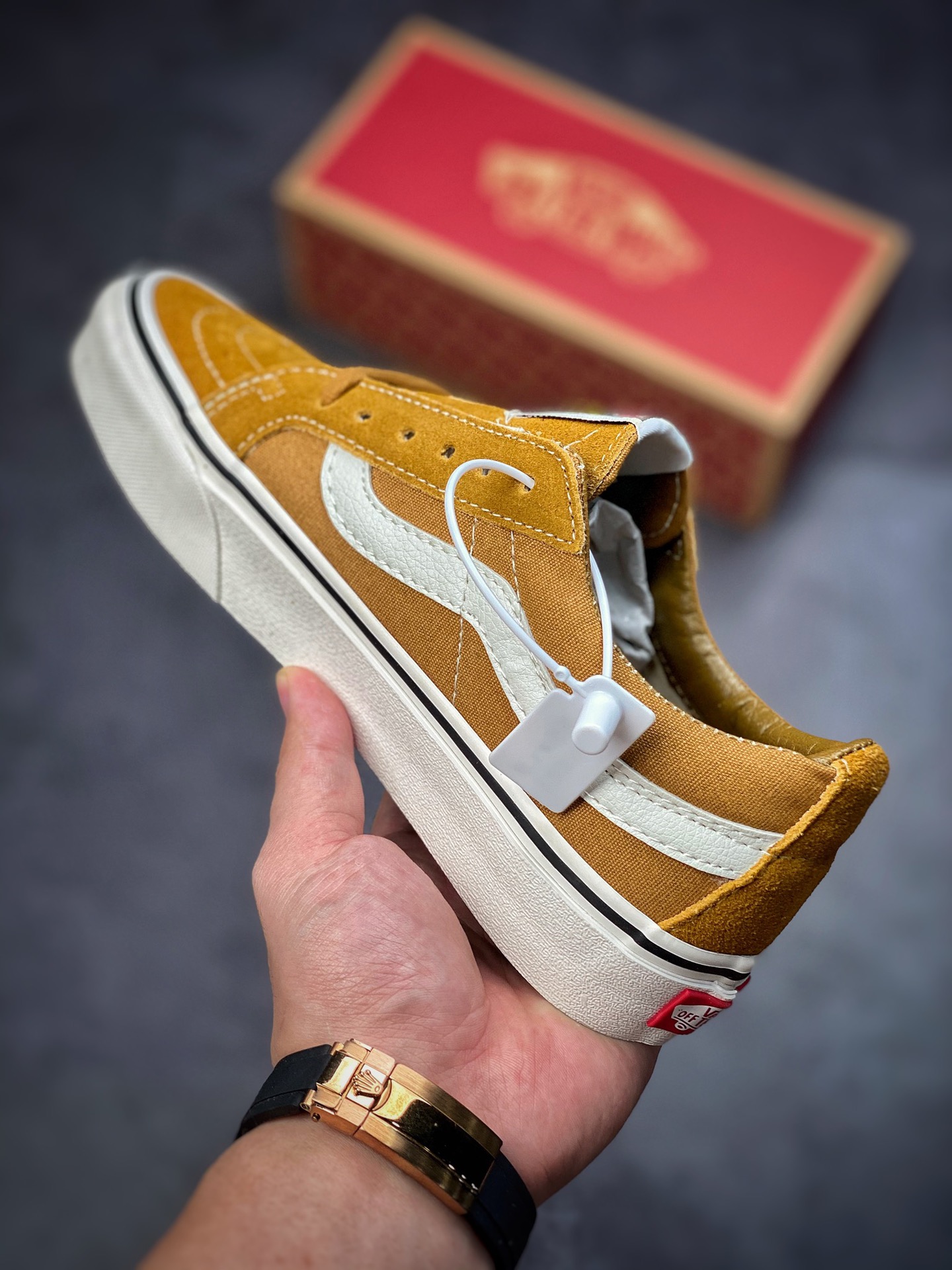 Shawn Yue with the same Vans Sk8-Low natural yellow/brown VANS Vans Sk8-Low 2022 spring and summer new VN0A4UWIA0T