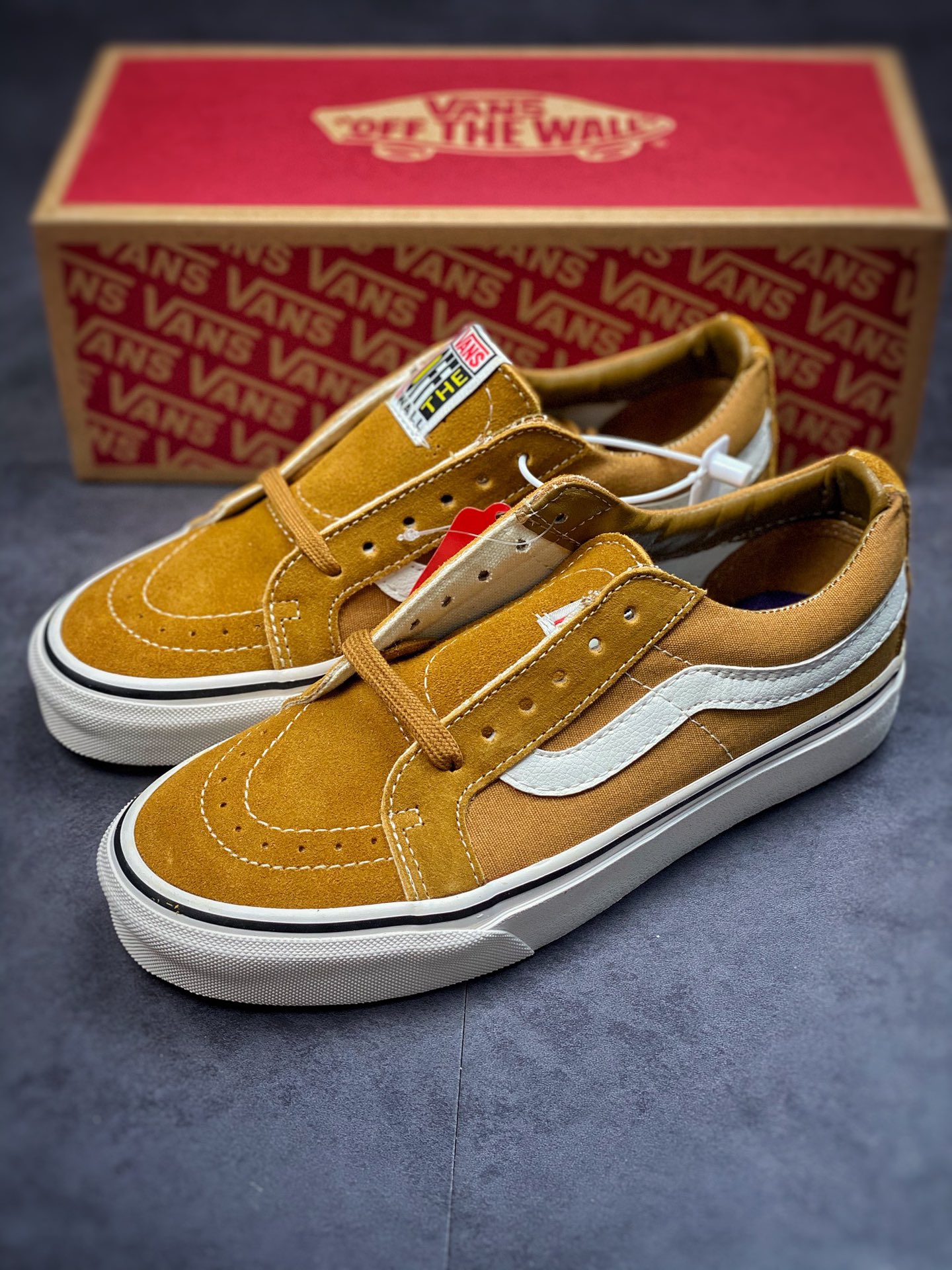 Shawn Yue with the same Vans Sk8-Low natural yellow/brown VANS Vans Sk8-Low 2022 spring and summer new VN0A4UWIA0T