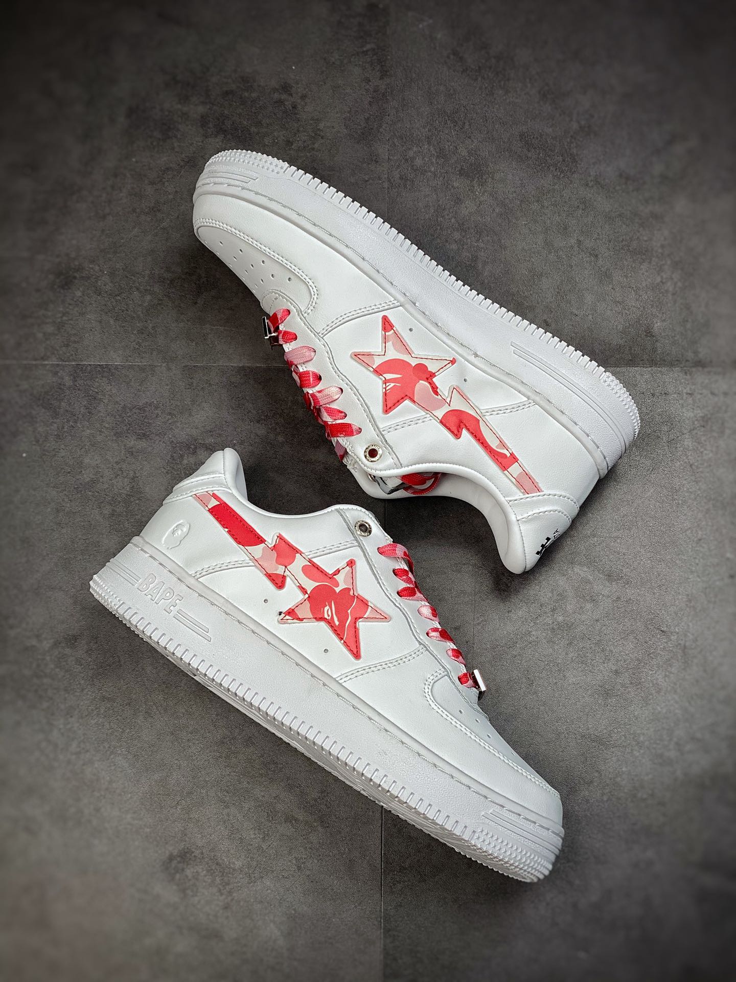 Bape Sta To Low star with the same ape head classic patent leather low-top sports casual sneakers
