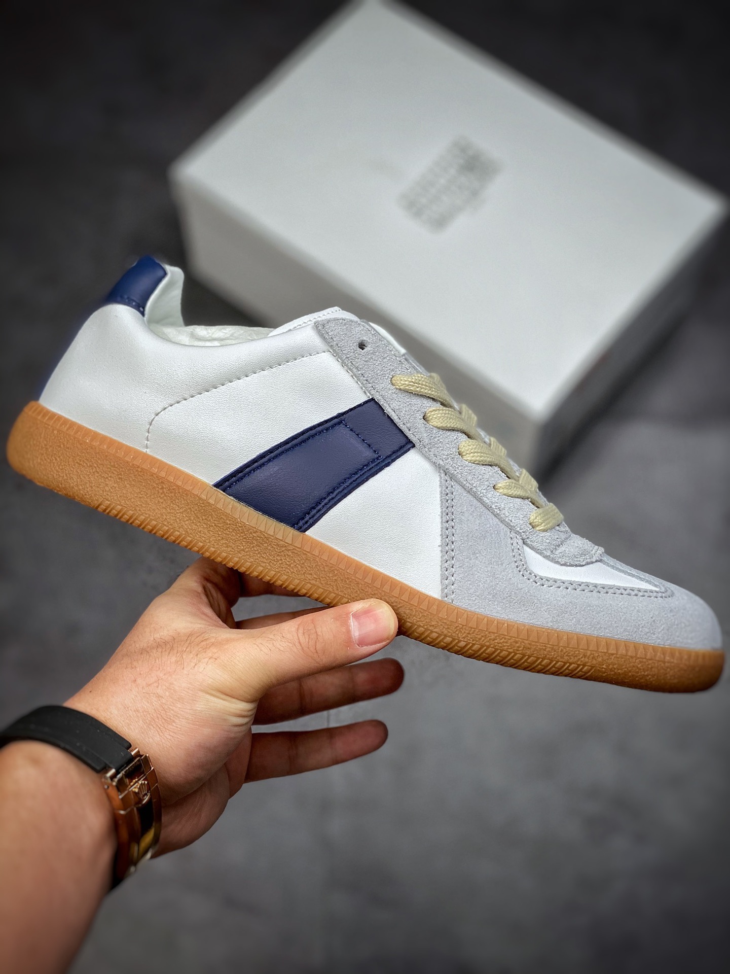 22 Classic Replica Leather Low sneaker S570236