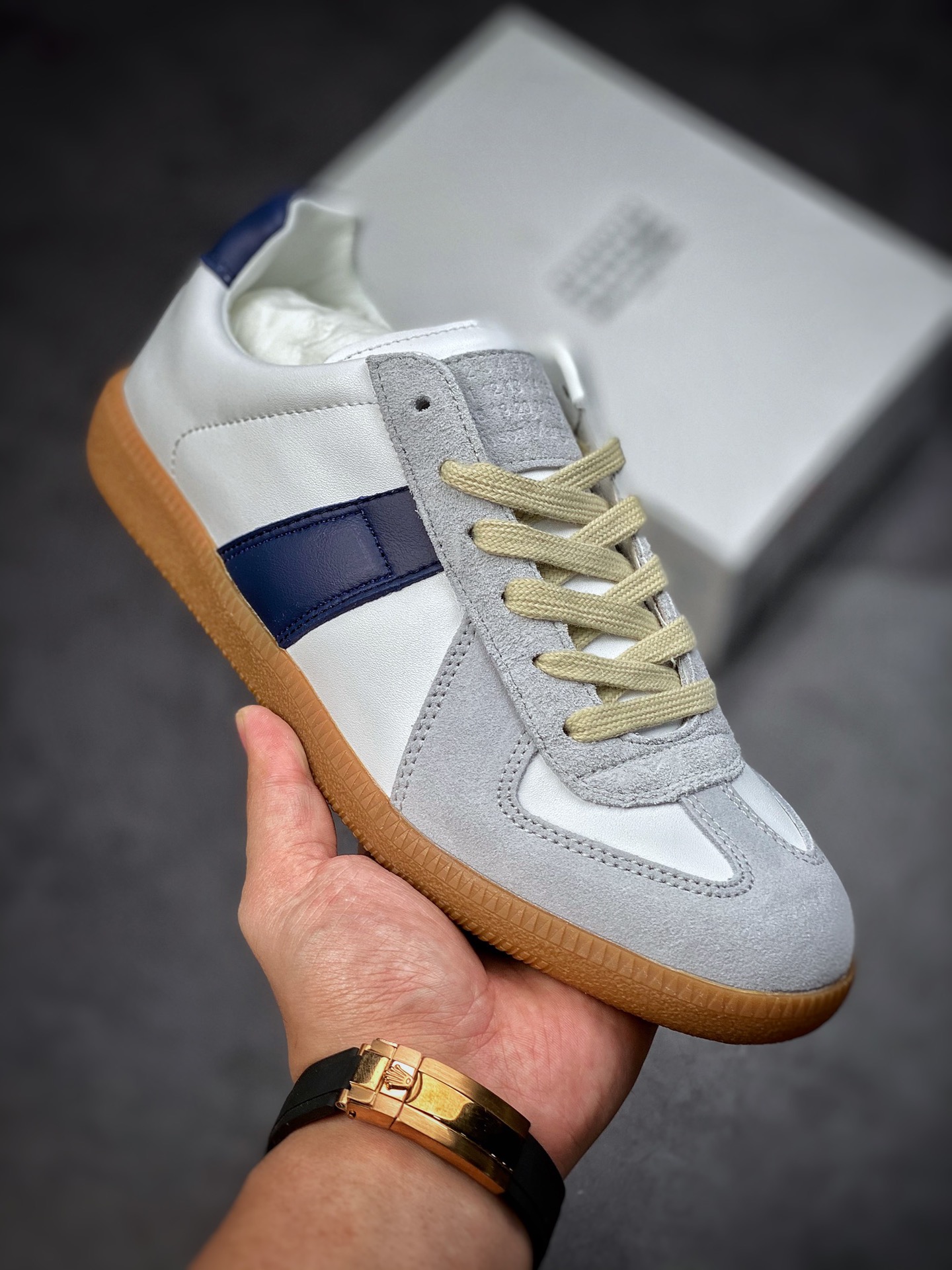 22 Classic Replica Leather Low sneaker S570236