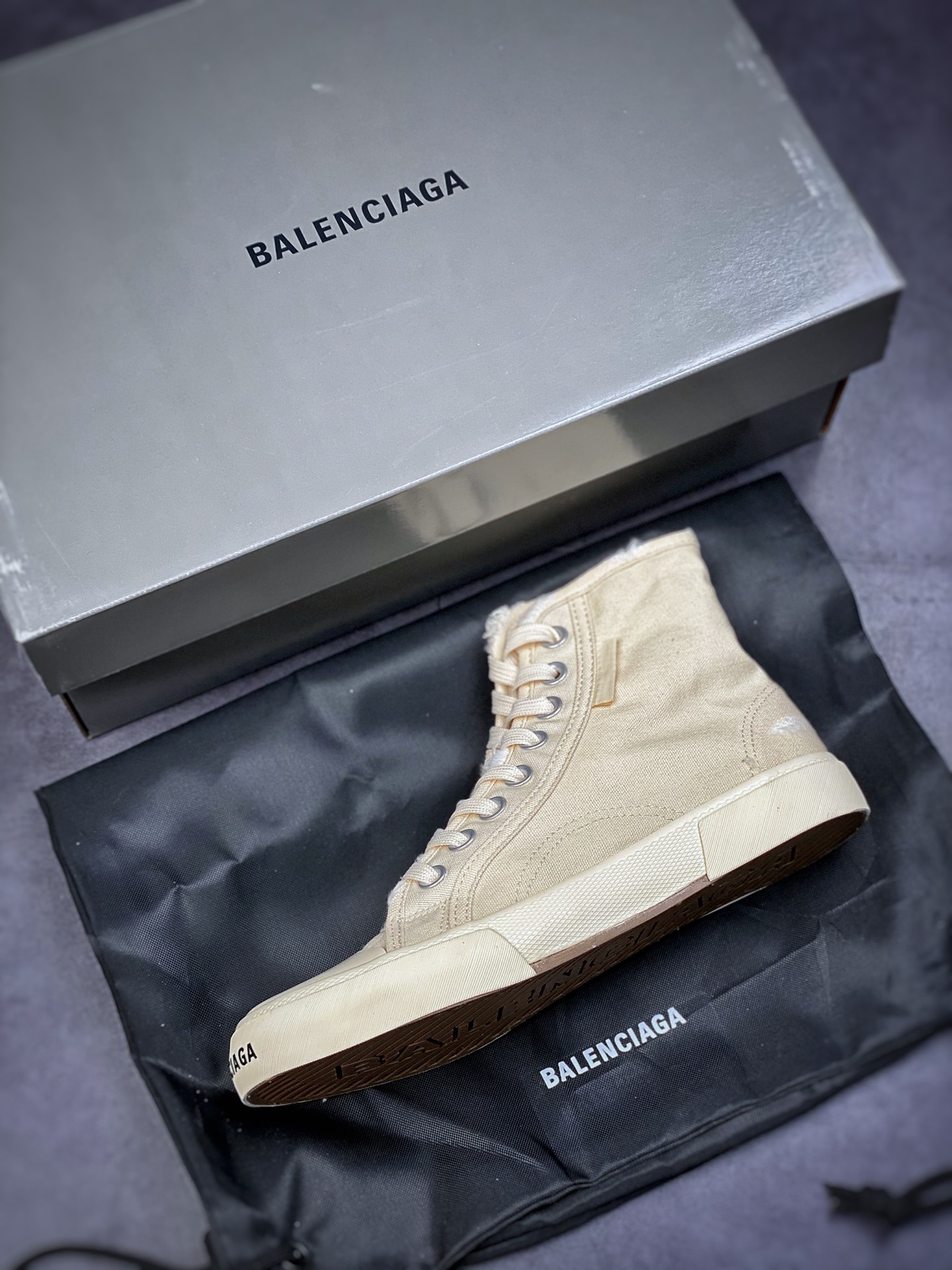 ”Summer new product, French high-end luxury brand-Balenciaga Paris High-top Canvas Paris Summer Series High Top 688756 W3RC4 9090”