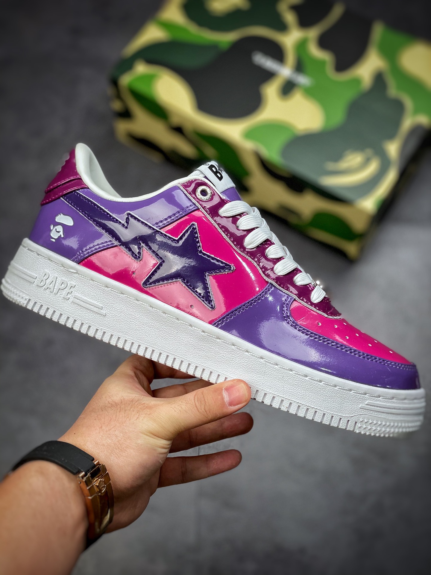 Bape Sta To Low star with the same ape head classic patent leather low-top sports casual sneakers