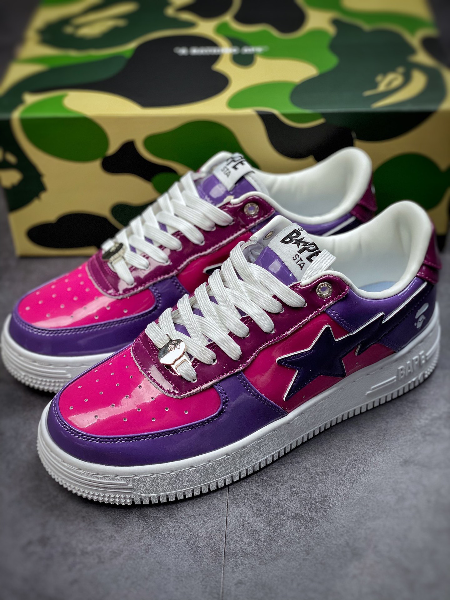 Bape Sta To Low star with the same ape head classic patent leather low-top sports casual sneakers