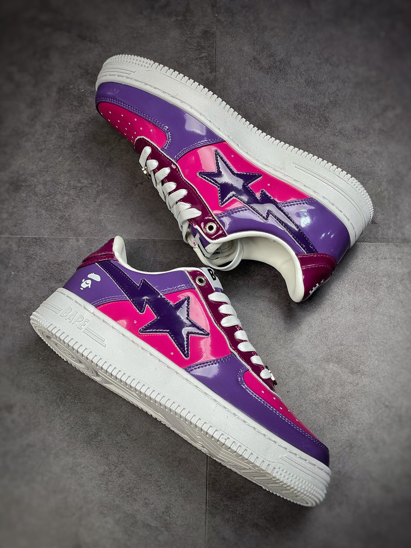 Bape Sta To Low star with the same ape head classic patent leather low-top sports casual sneakers