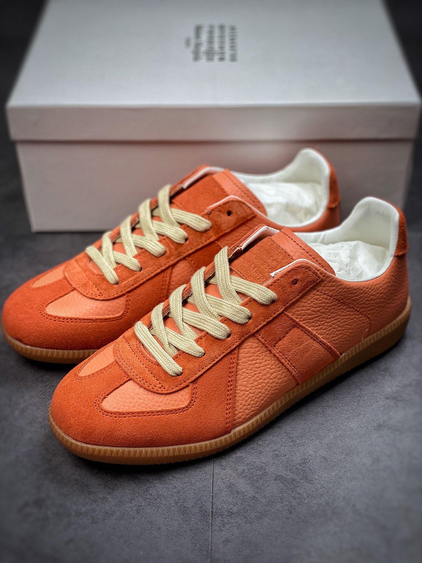 22 Classic Replica Leather Low sneaker S58WS0109