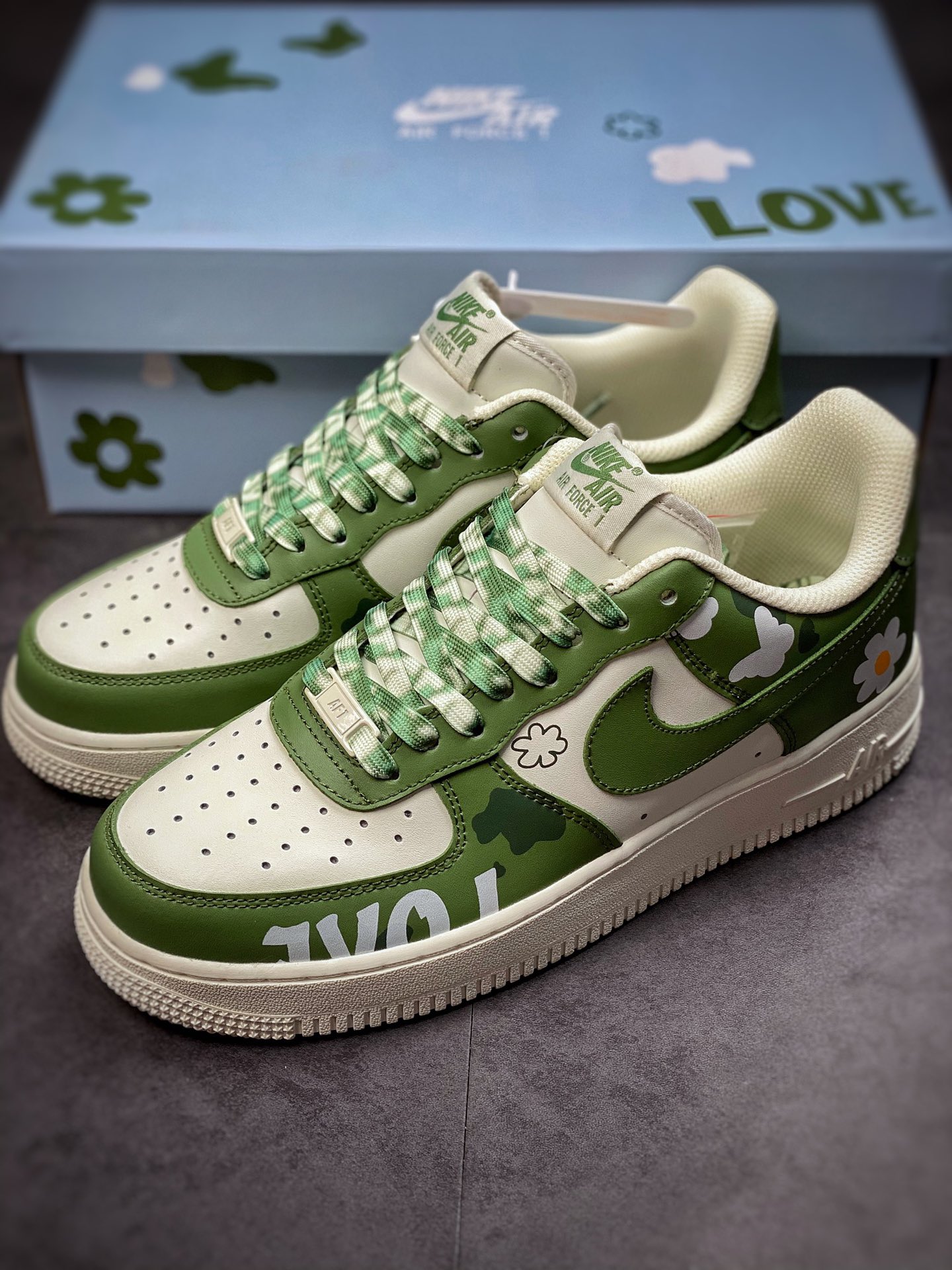 Nike Air Force 1 Low 07 White and Green Small Chrysanthemum CW2288-662