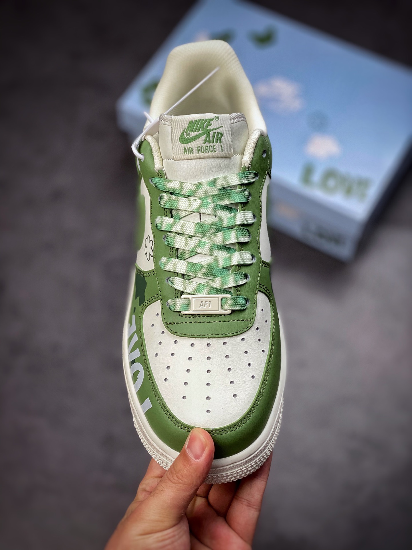 Nike Air Force 1 Low 07 White and Green Small Chrysanthemum CW2288-662