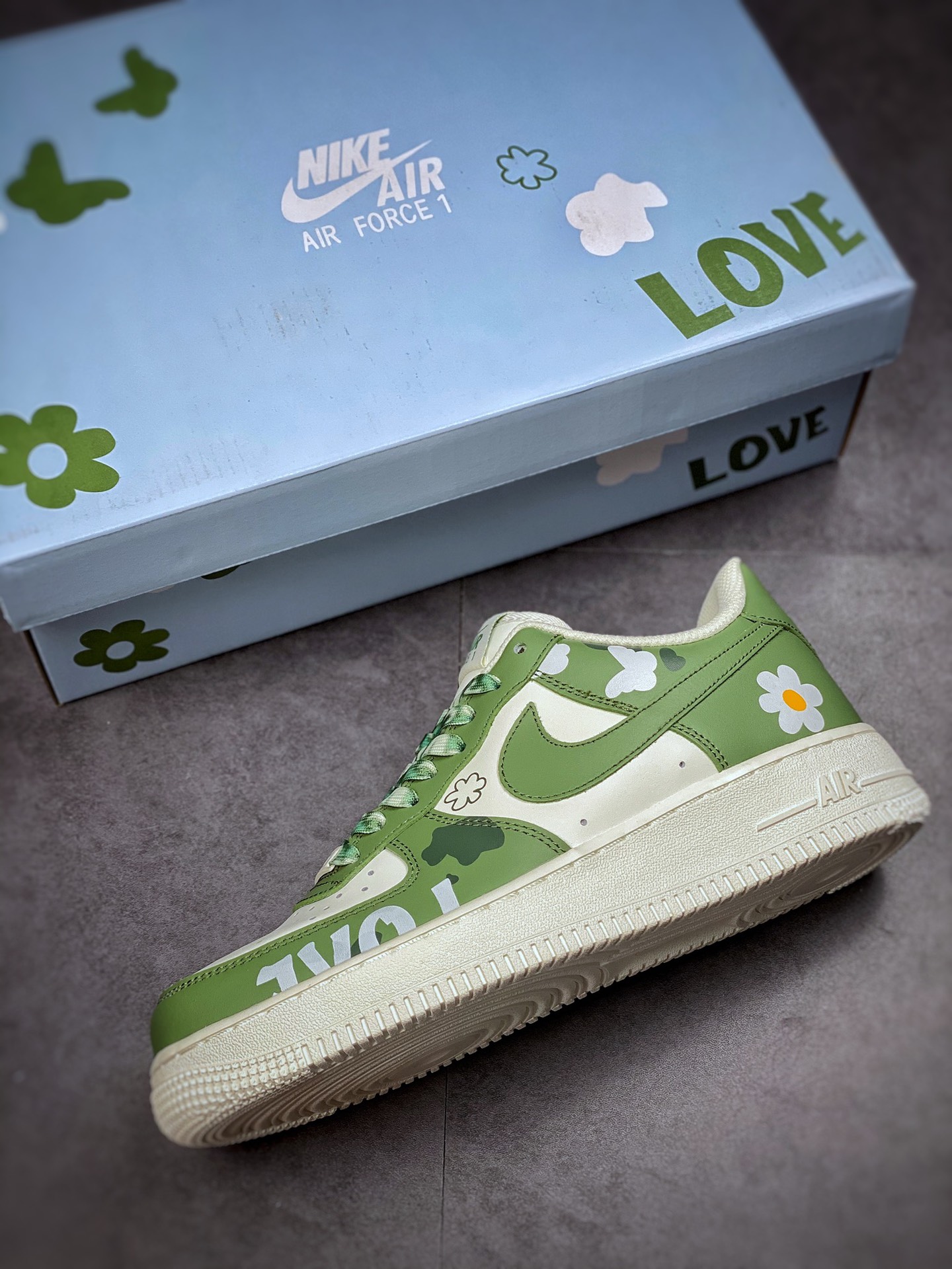Nike Air Force 1 Low 07 White and Green Small Chrysanthemum CW2288-662