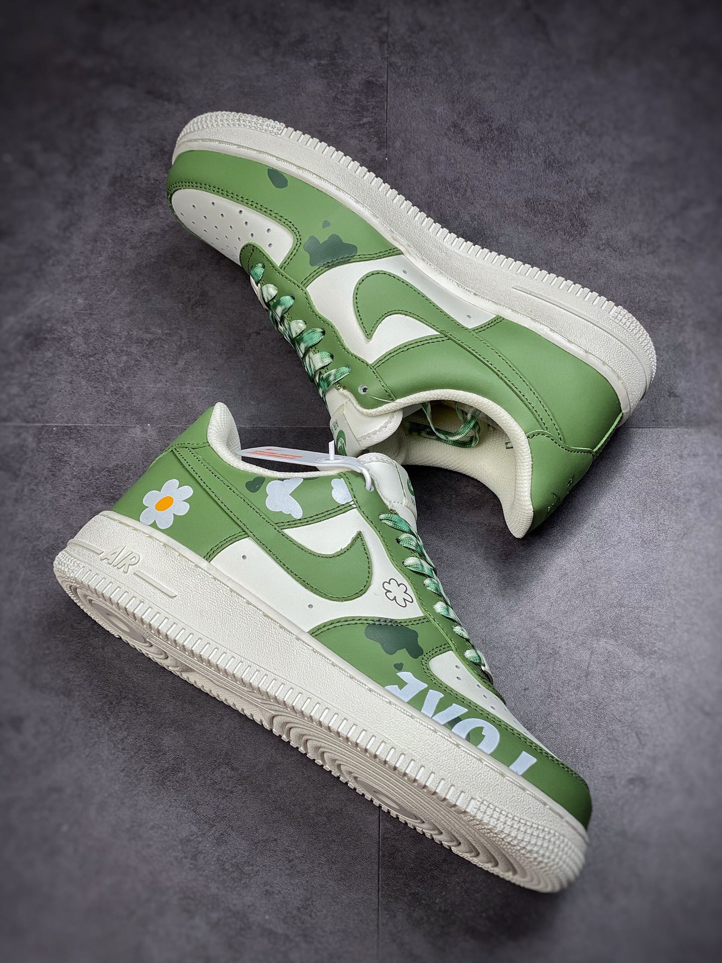 Nike Air Force 1 Low 07 White and Green Small Chrysanthemum CW2288-662