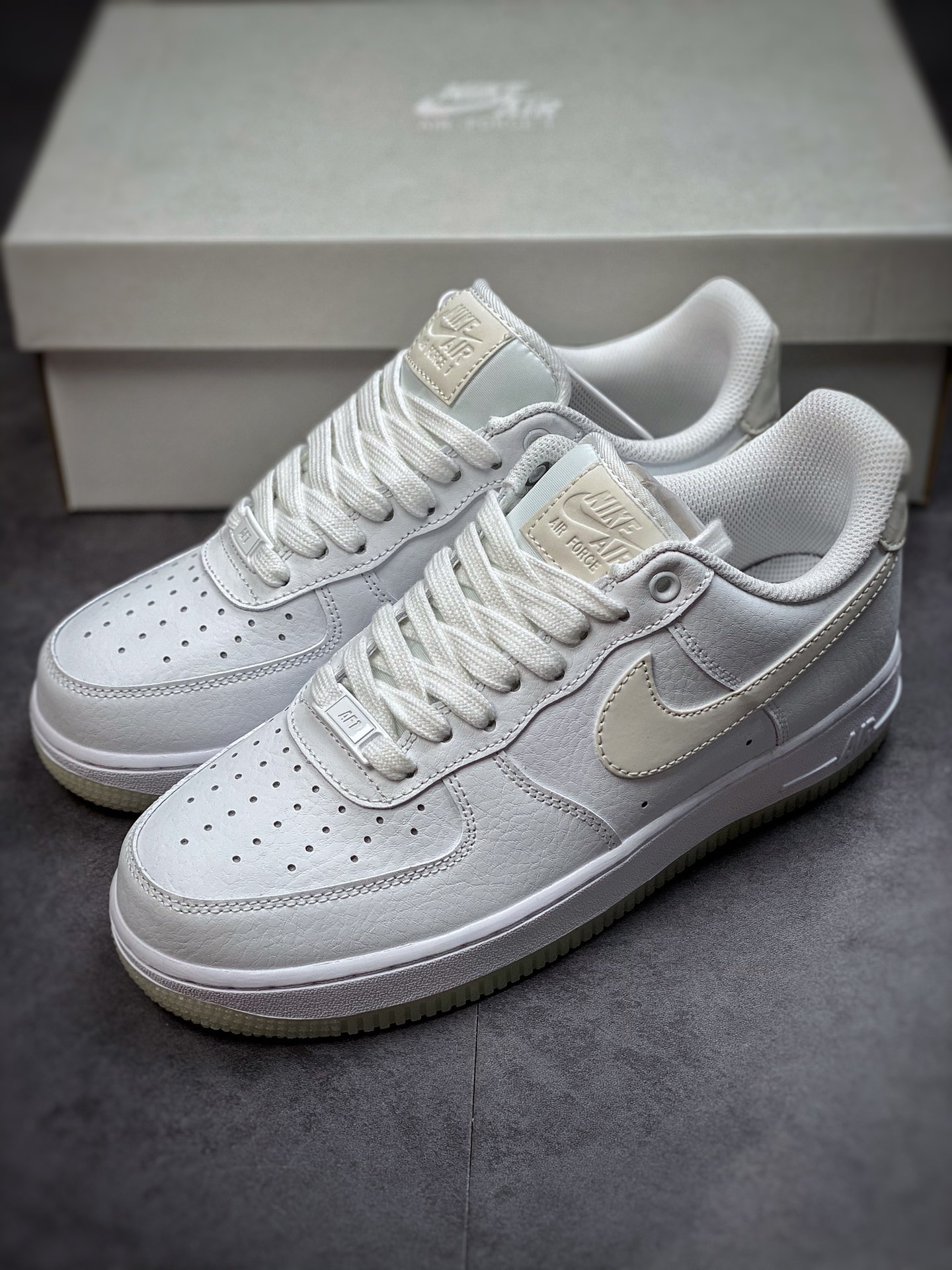 Nike Air Force 1 Low 07 Crystal Luminous Hook AO2132-101
