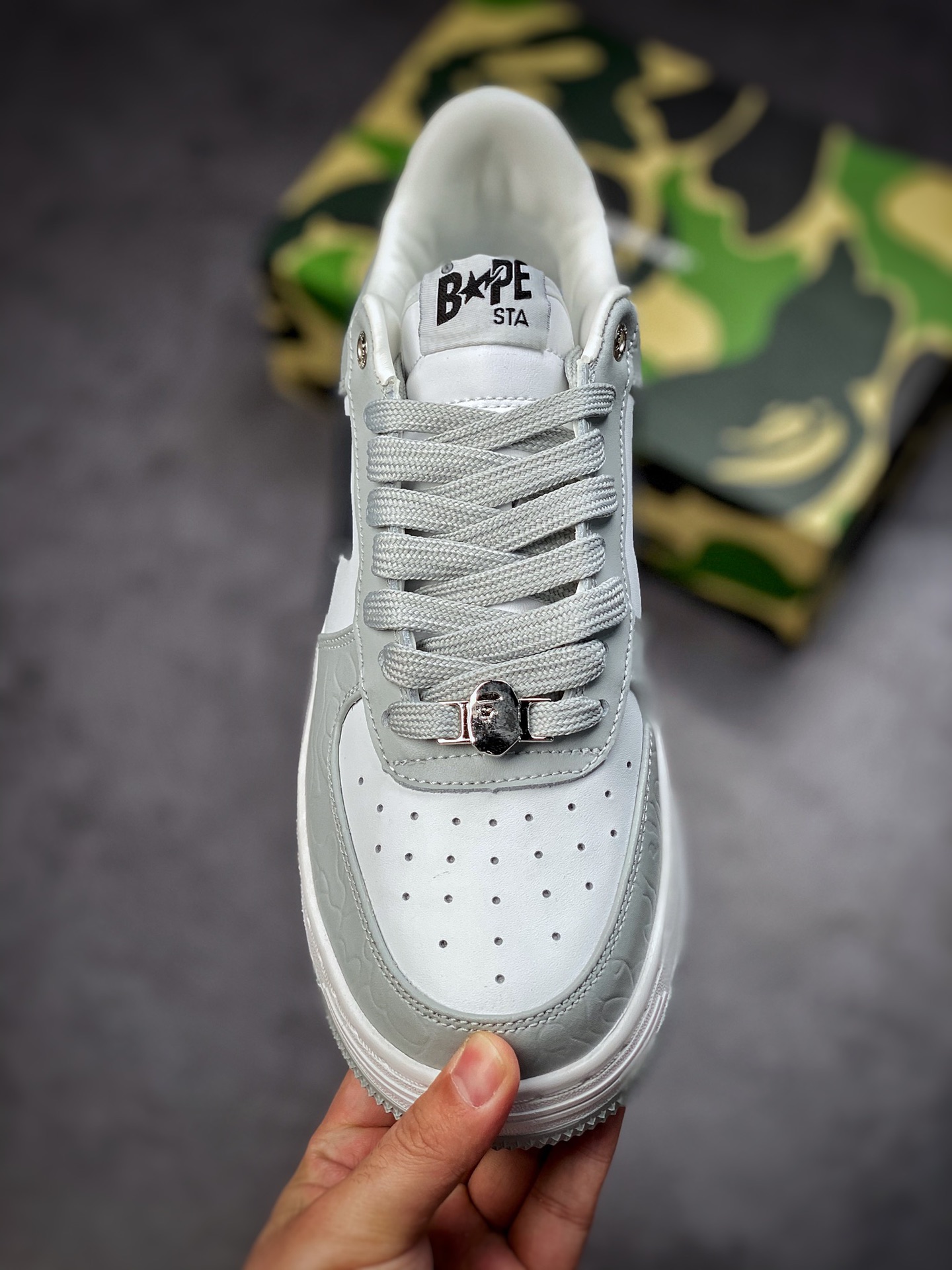 Bape Sta To Low star with the same ape head classic patent leather low-top sports casual sneakers