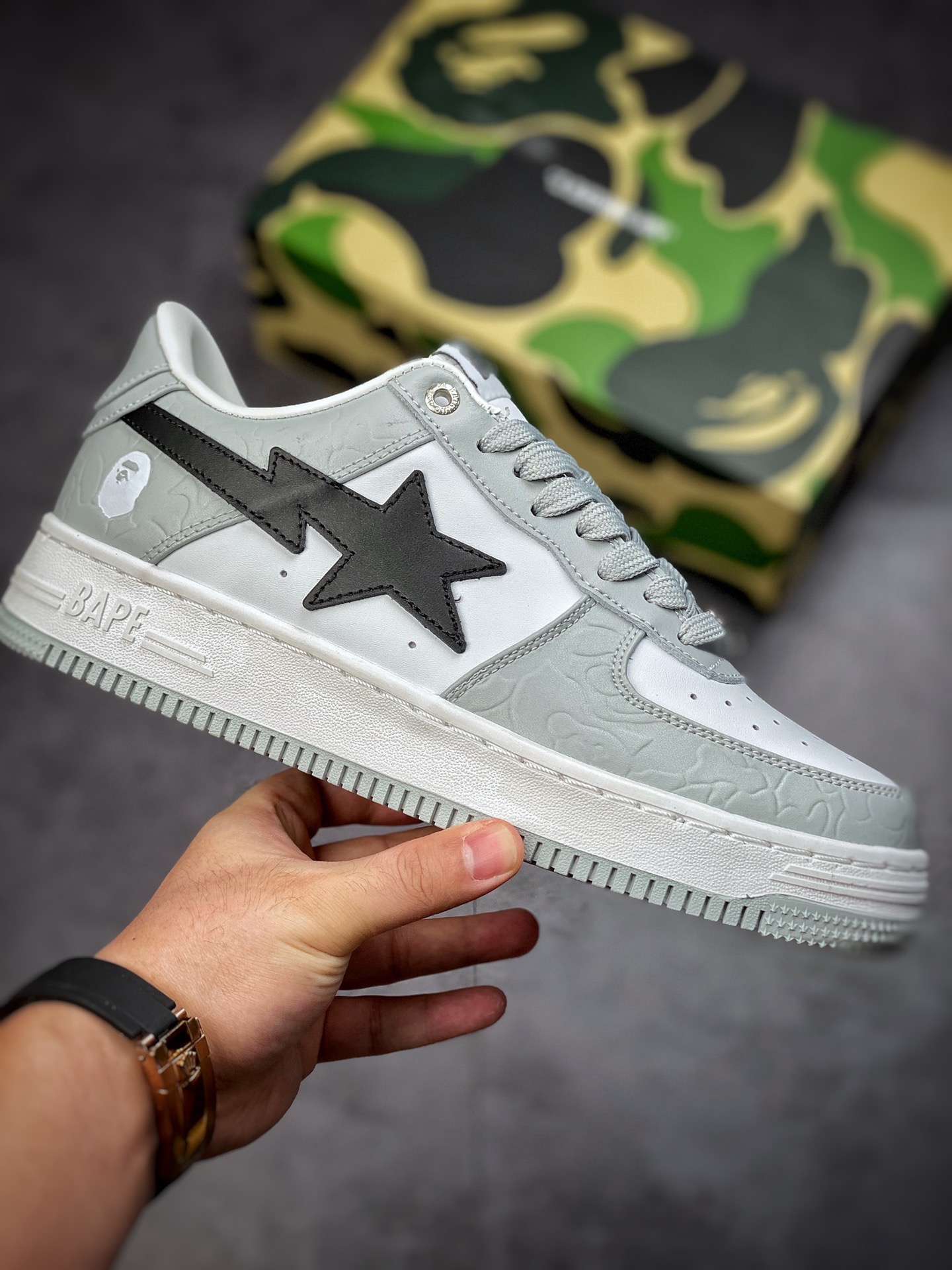 Bape Sta To Low star with the same ape head classic patent leather low-top sports casual sneakers