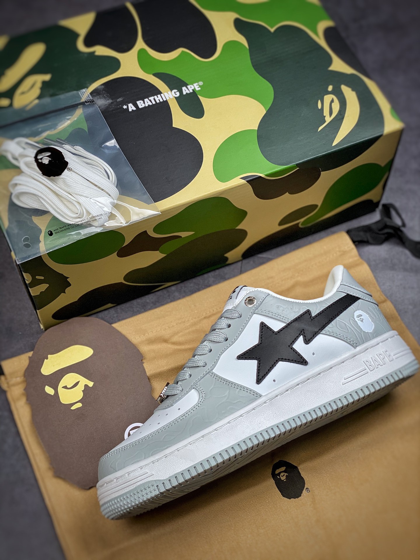 Bape Sta To Low star with the same ape head classic patent leather low-top sports casual sneakers