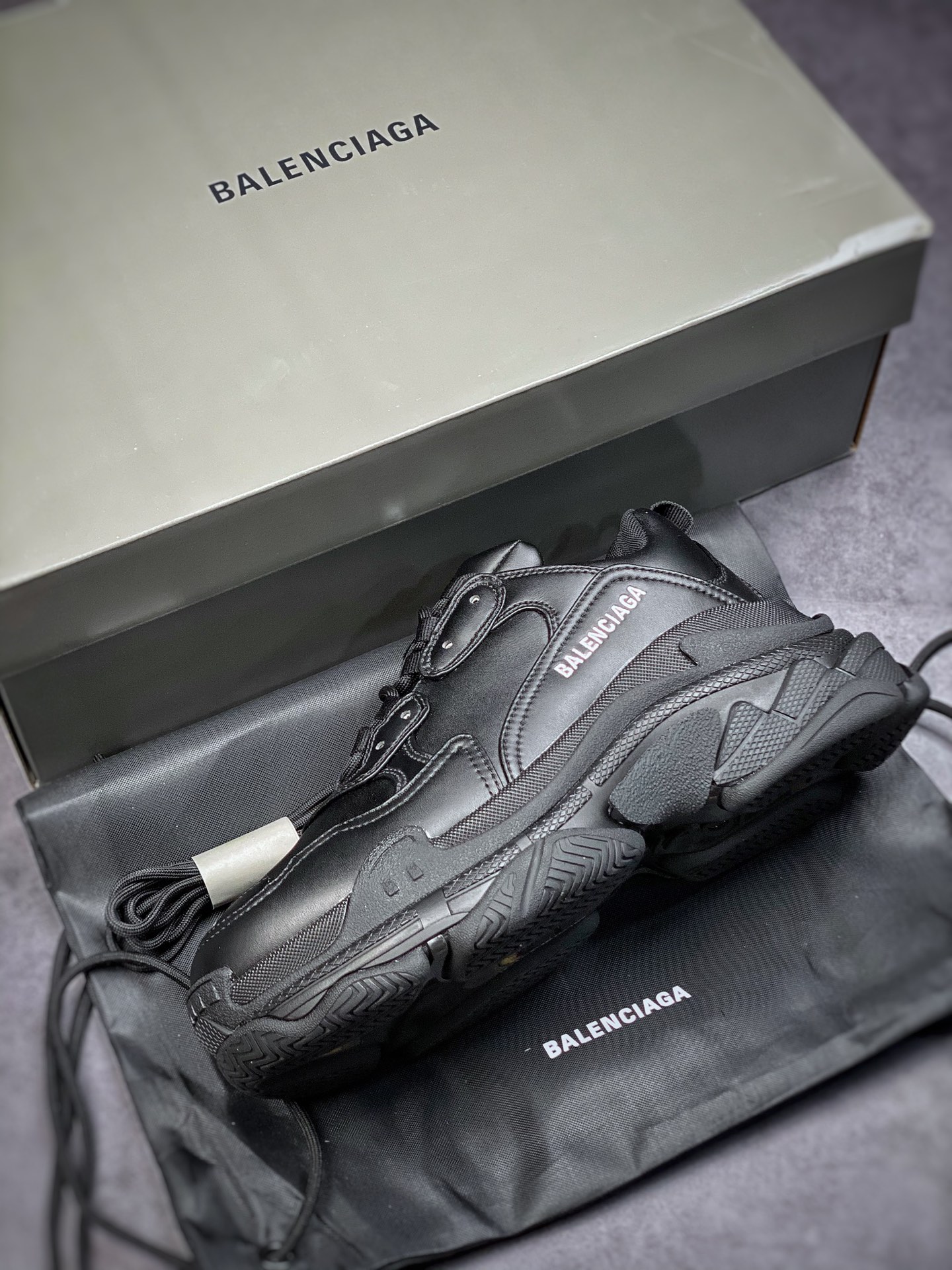 ompany-grade original box Balenciaga Triple S daddy shoes 1.0 pure black 536737 W2FA5 1000