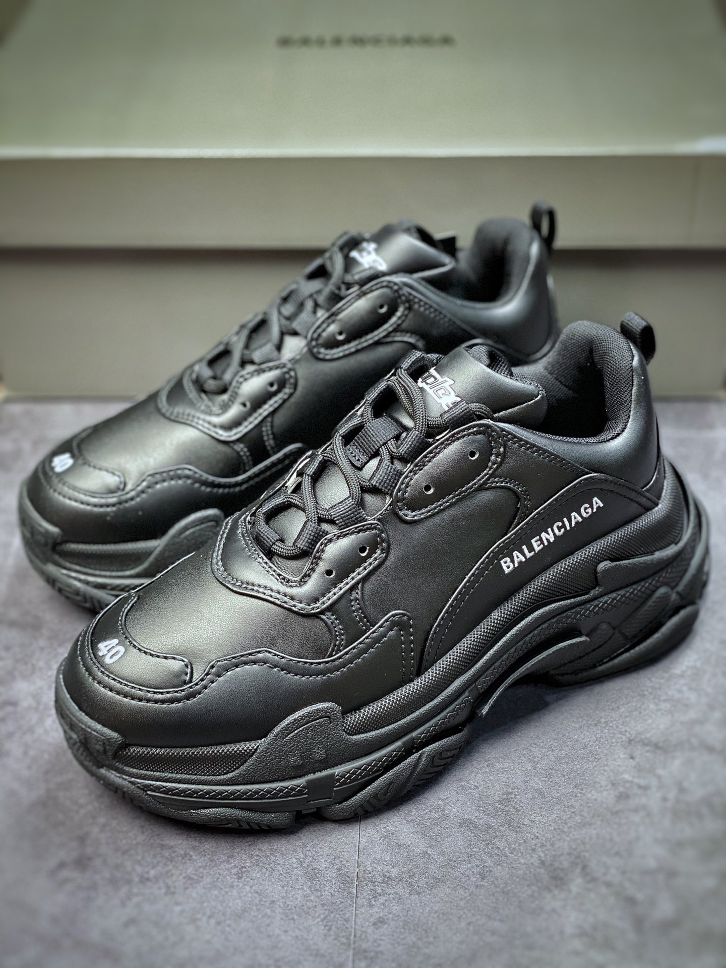 ompany-grade original box Balenciaga Triple S daddy shoes 1.0 pure black 536737 W2FA5 1000