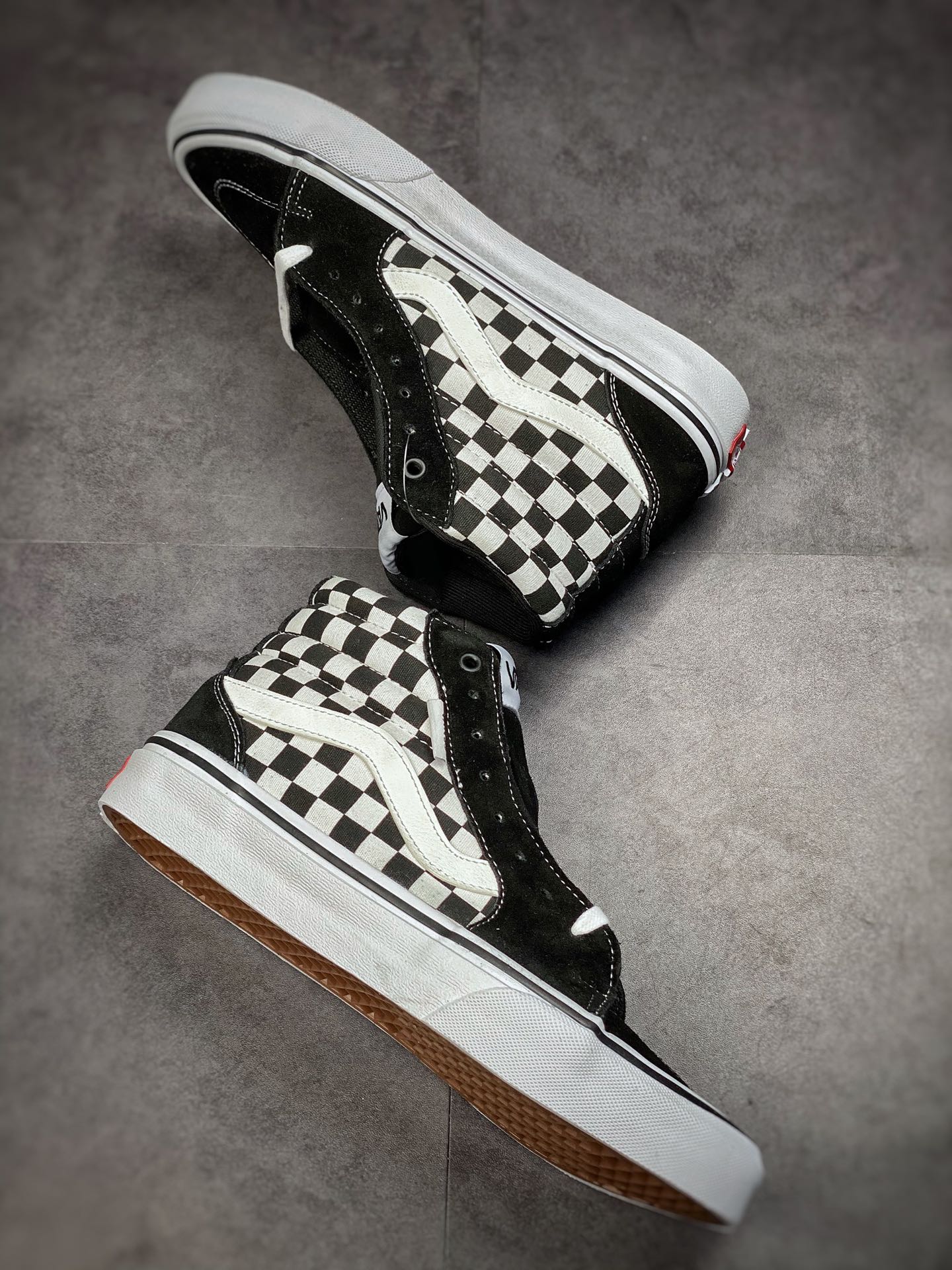 Vans Sk8-Hi Vans official black and white checkerboard street style high-top sneakers VN0A3TKNQXH