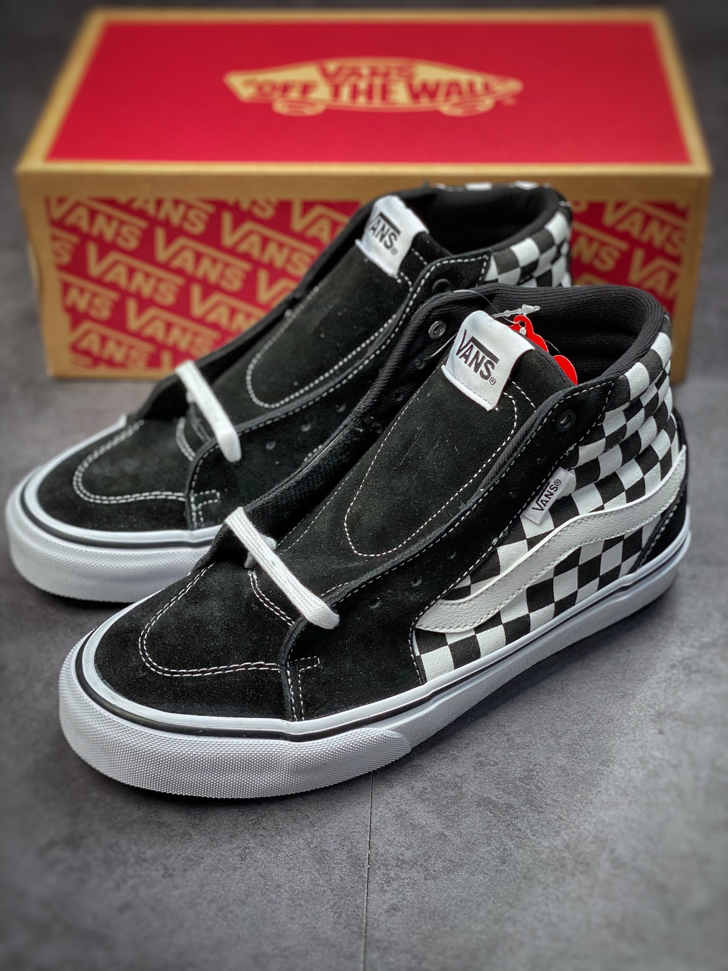 Vans Sk8-Hi Vans official black and white checkerboard street style high-top sneakers VN0A3TKNQXH