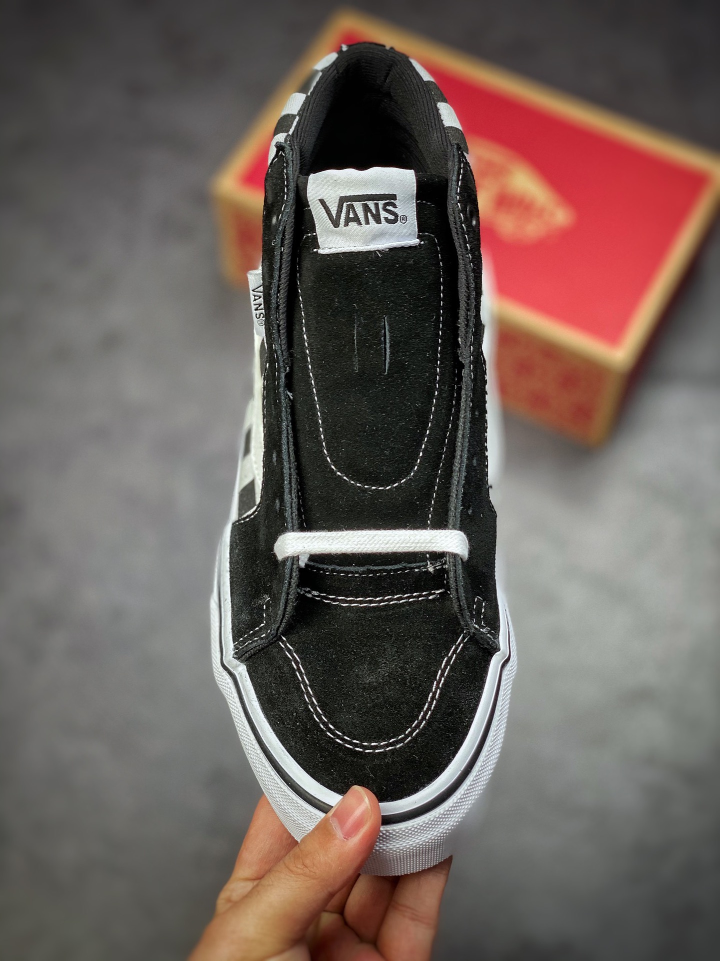 Vans Sk8-Hi Vans official black and white checkerboard street style high-top sneakers VN0A3TKNQXH