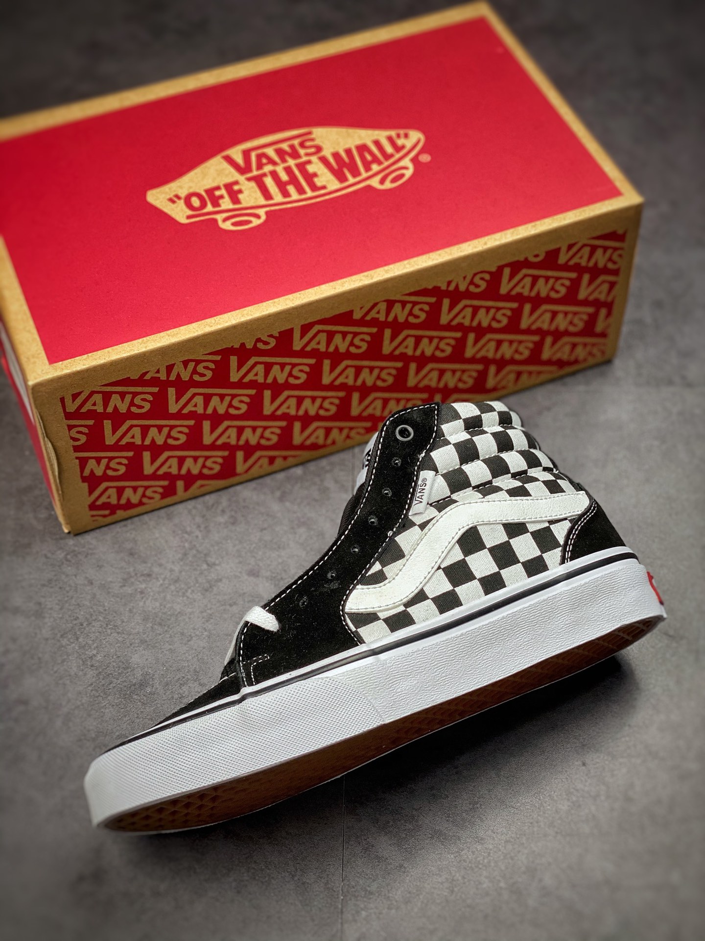 Vans Sk8-Hi Vans official black and white checkerboard street style high-top sneakers VN0A3TKNQXH