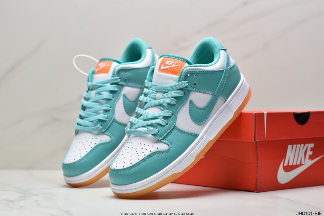 NIKE DUNK SB LOW PRO SB TL Dunk SB as the name suggests has the classic Dunk bloodline DV2190-100