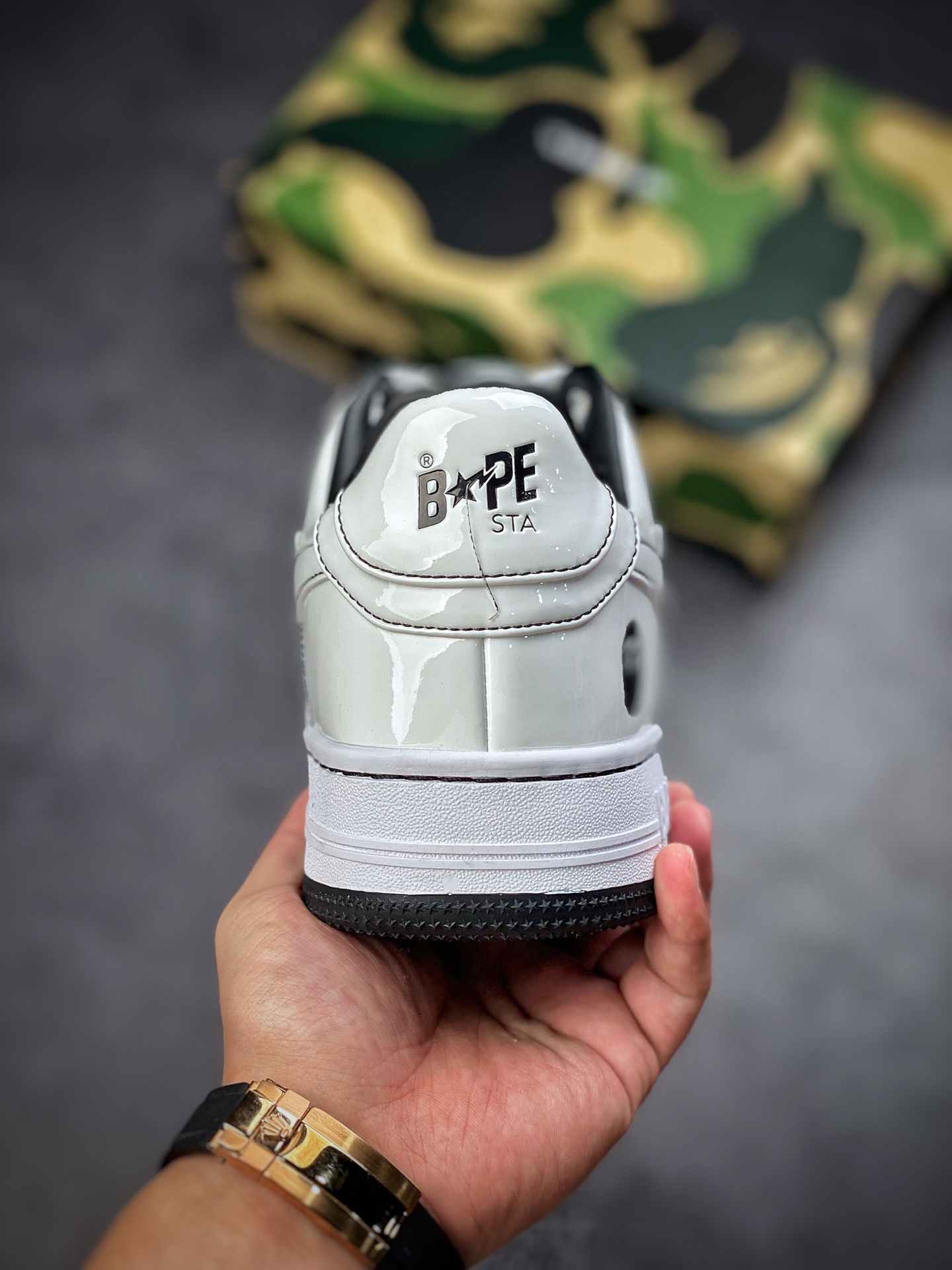 Bape Sta To Low star with the same ape head classic patent leather low-top sports casual sneakers