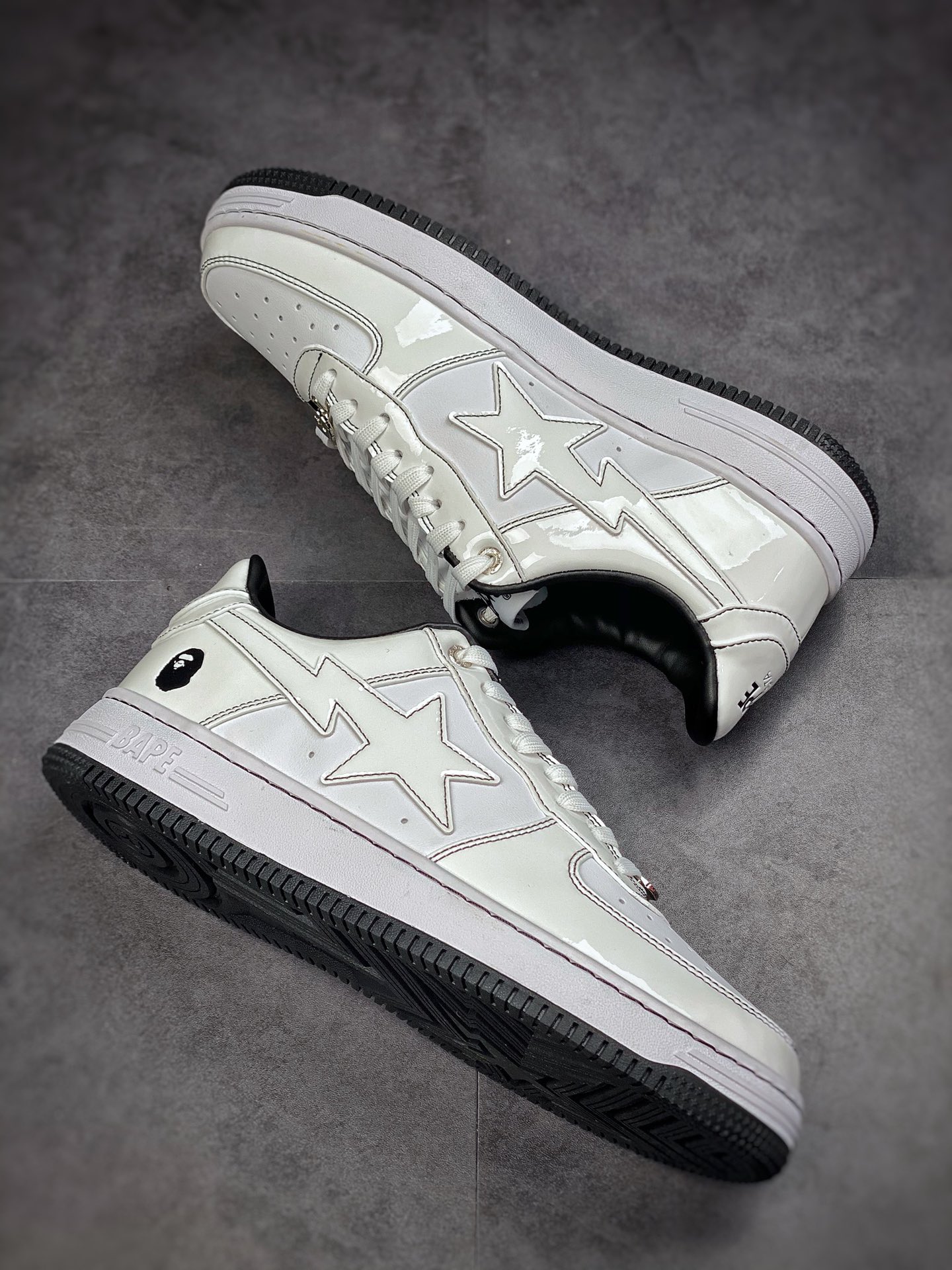 Bape Sta To Low star with the same ape head classic patent leather low-top sports casual sneakers