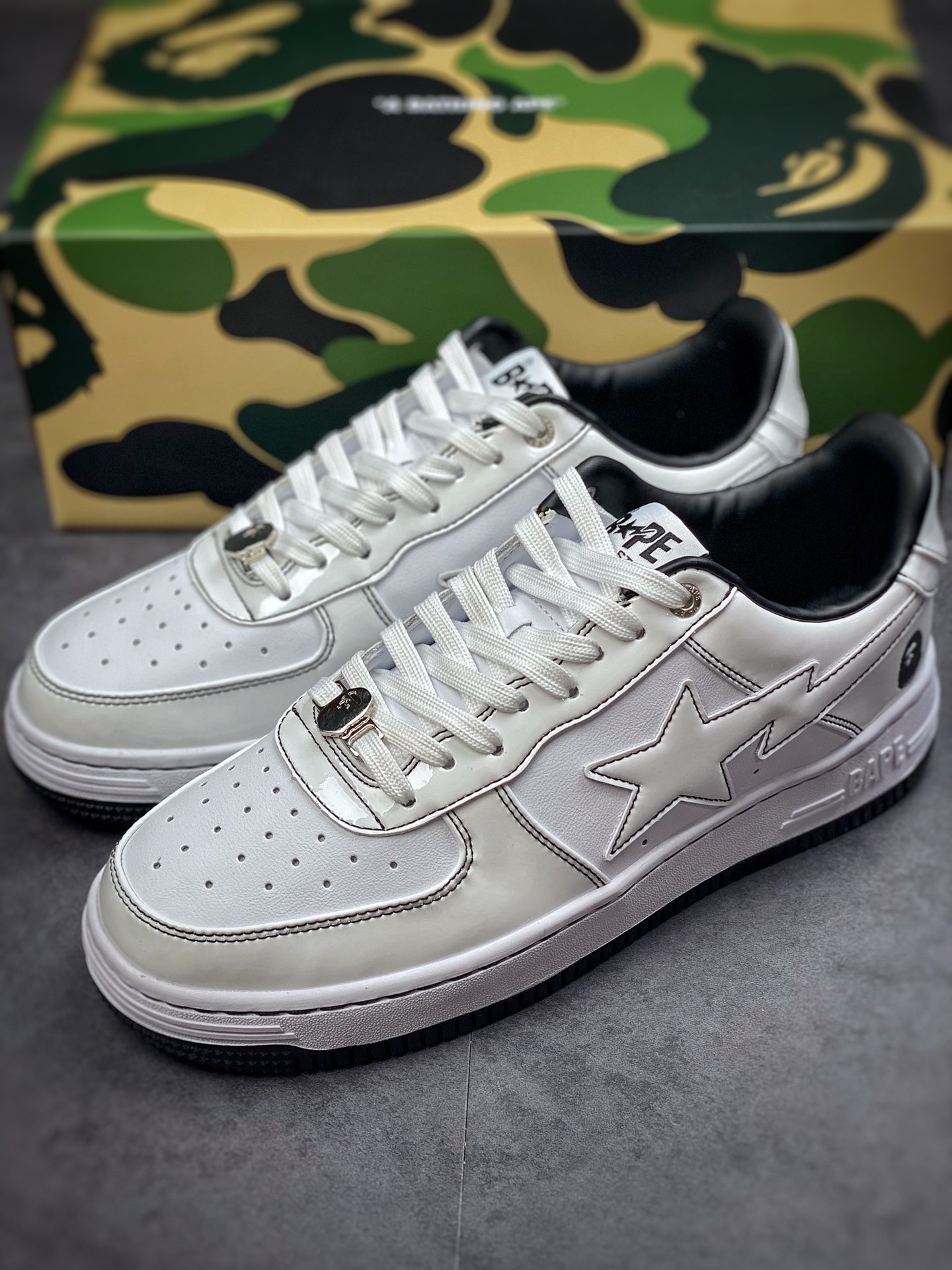 Bape Sta To Low star with the same ape head classic patent leather low-top sports casual sneakers