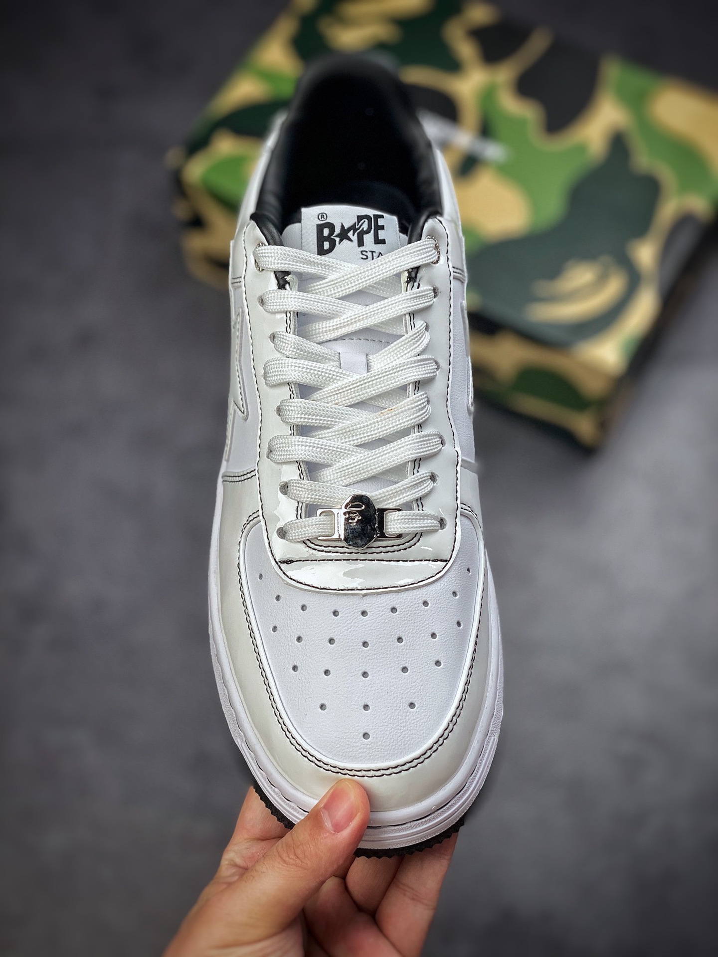 Bape Sta To Low star with the same ape head classic patent leather low-top sports casual sneakers