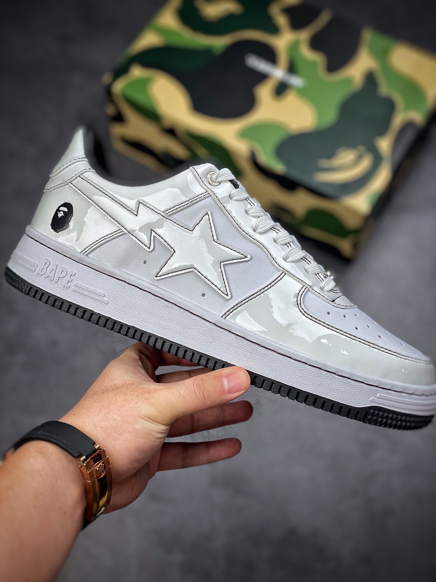 Bape Sta To Low star with the same ape head classic patent leather low-top sports casual sneakers